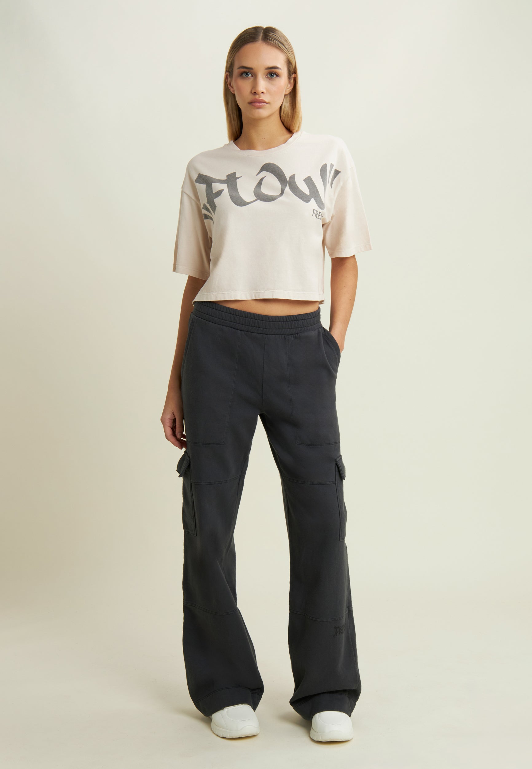 freddy-t-shirt-cropped-flow-stampa-street-art-in-jersey image 2