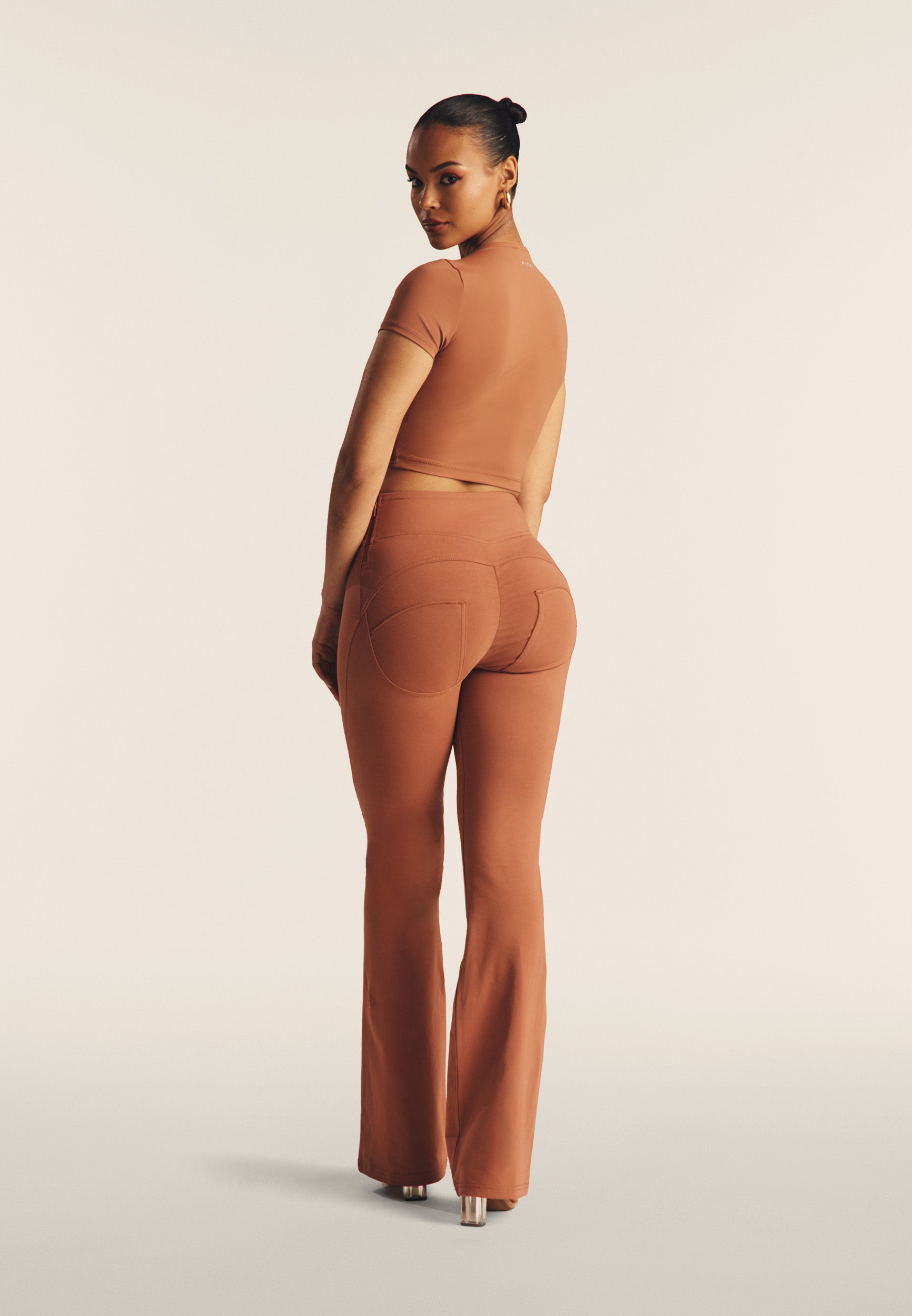 freddy-pantaloni-wr-up-flare-vita-alta-cotone-organico-con-impunture image 3