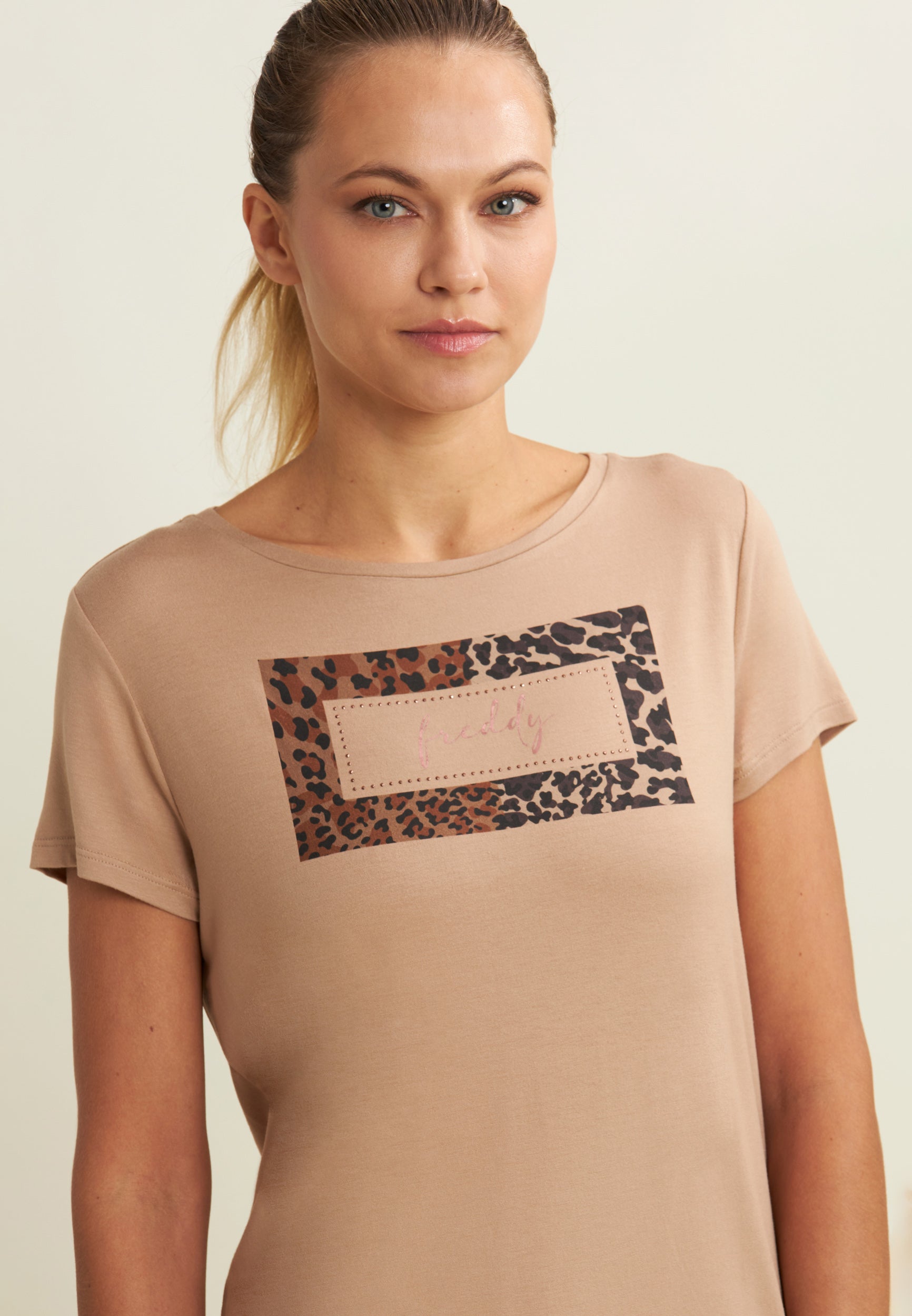 freddy-t-shirt-donna-stampa-animalier-e-strass-con-logo-maglia-jersey image 3