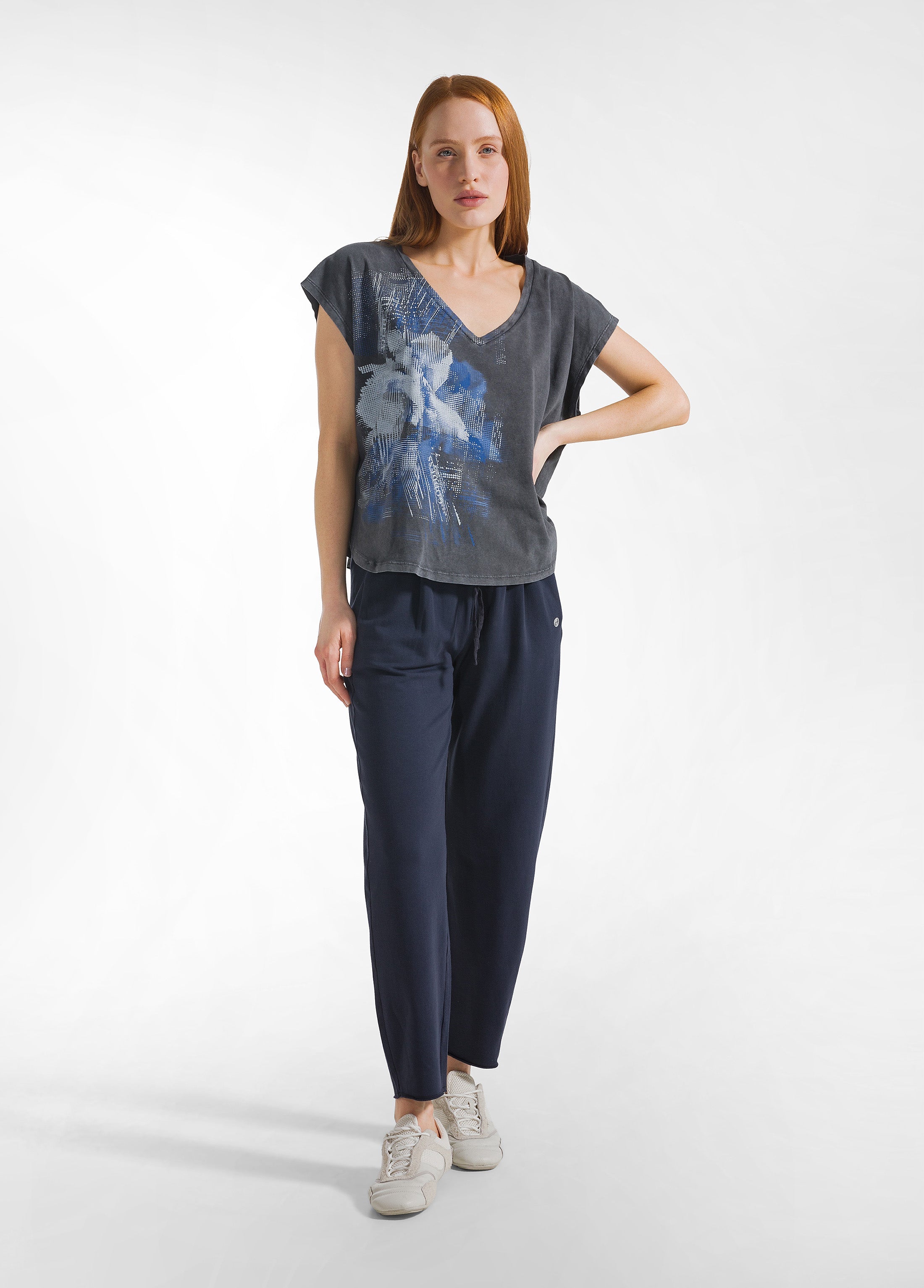 deha-t-shirt-scollo-a-v-marmorizzata-con-grafica-nero-maglia-donna-cotone image 4