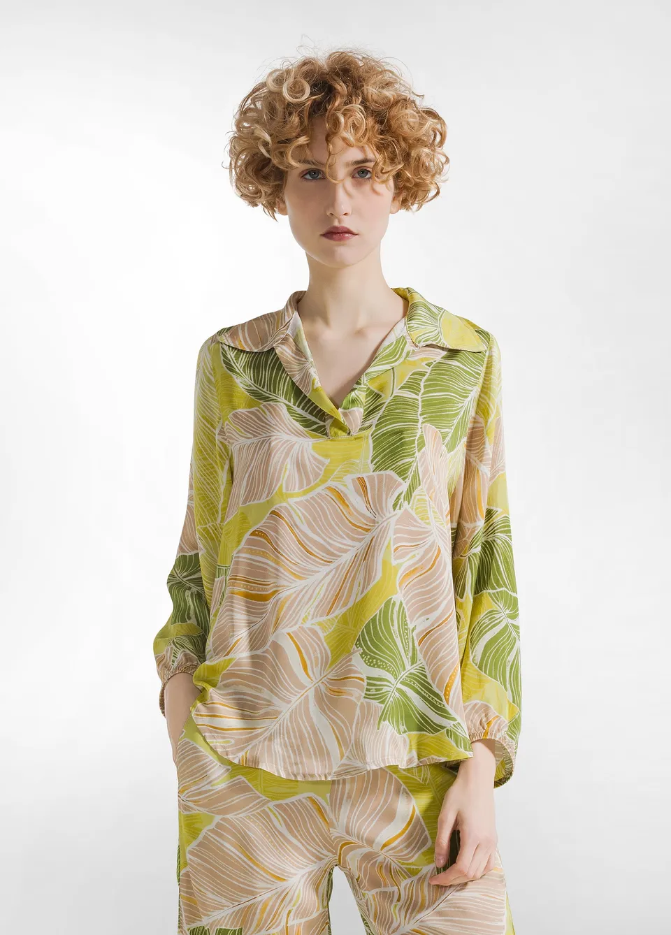 deha-camicia-in-raso-stampato-beige-travelwear image 1