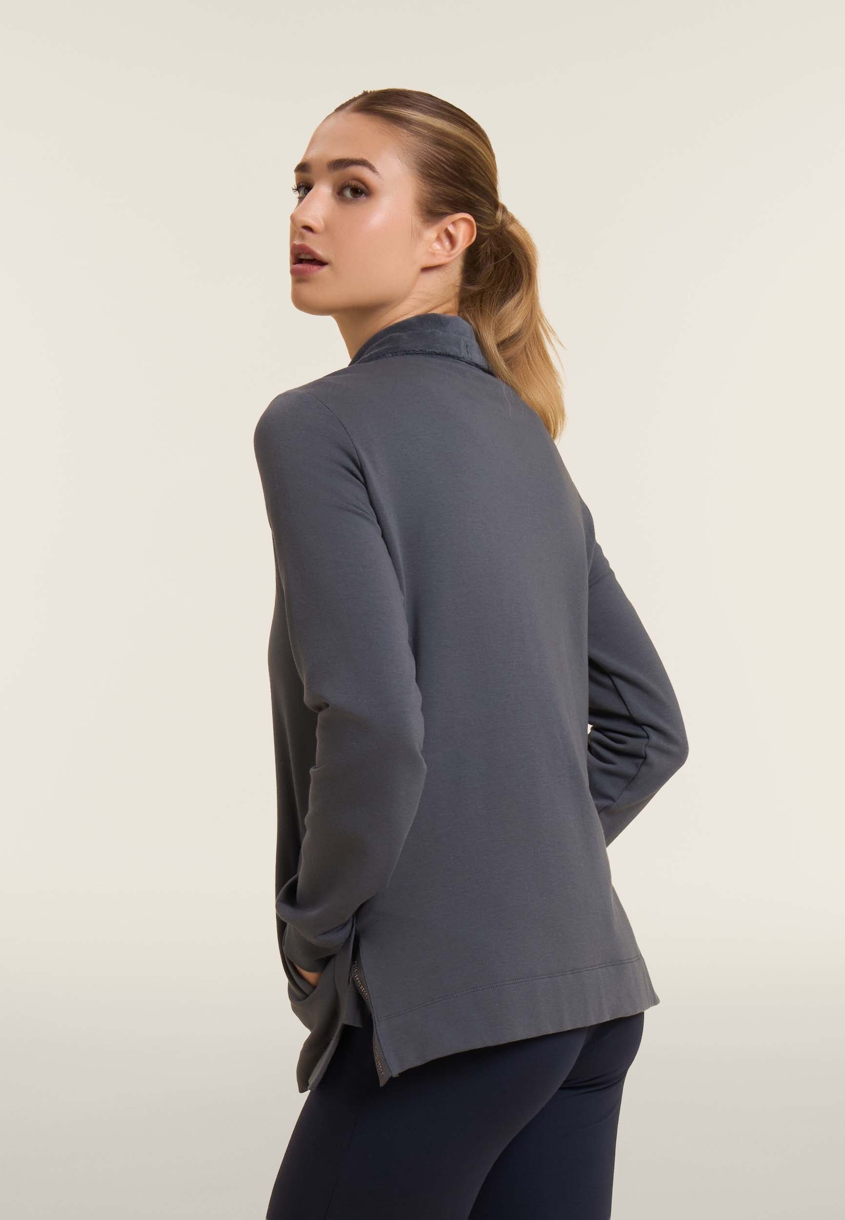 freddy-felpa-donna-full-zip-collo-alto-velluto-con-spacchi-e-strass image 3