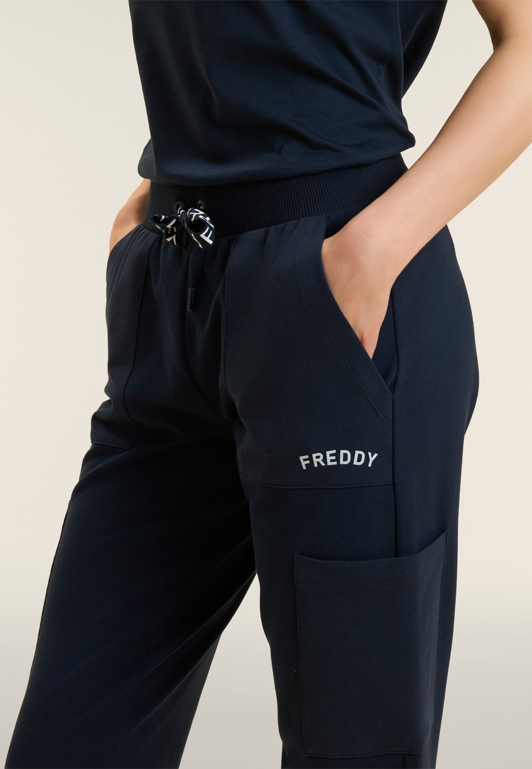 freddy-pantaloni-regular-french-terry-con-tasche-applicate-e-logo-glitter image 4
