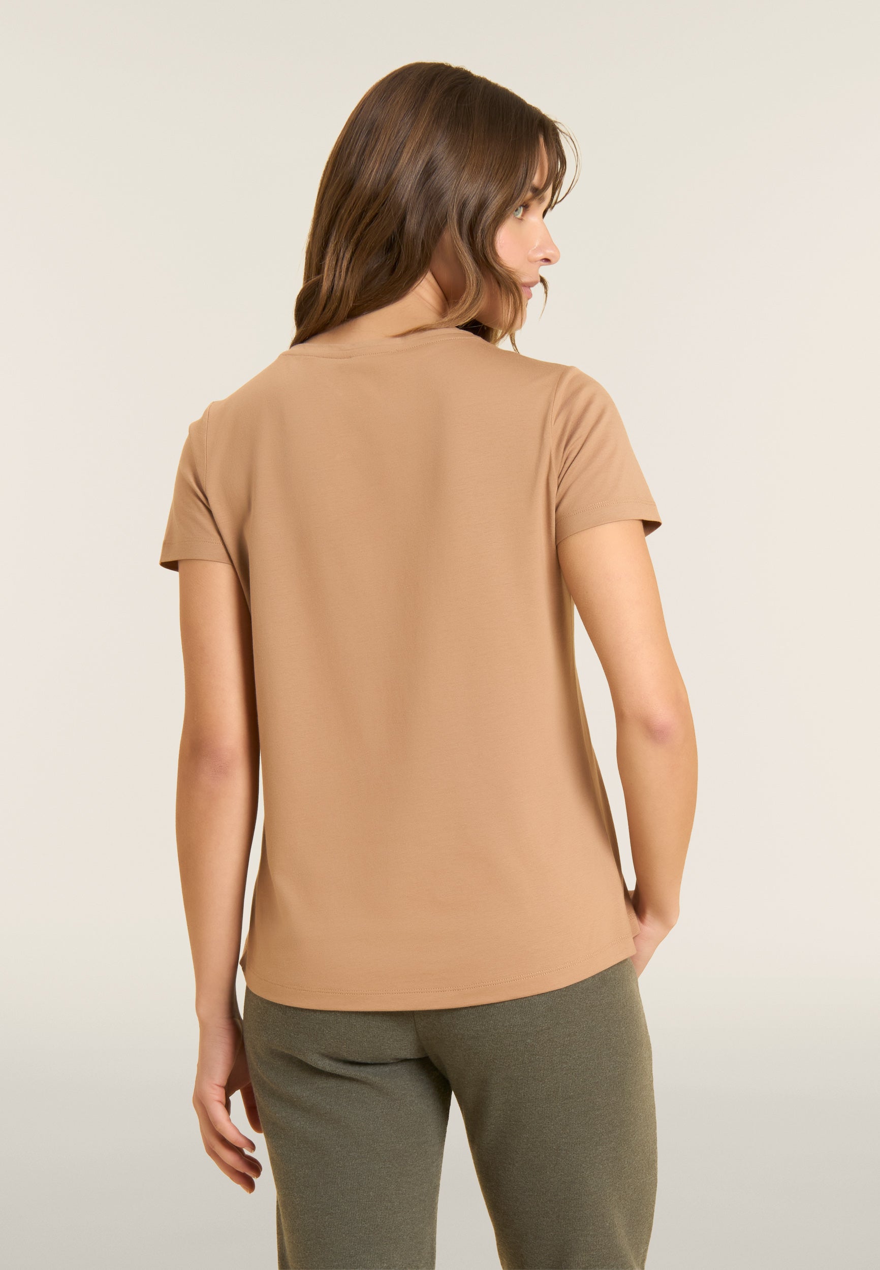 freddy-t-shirt-donna-girocollo-con-grafica-dorata-e-fondo-stondato-jersey-cotone image 3