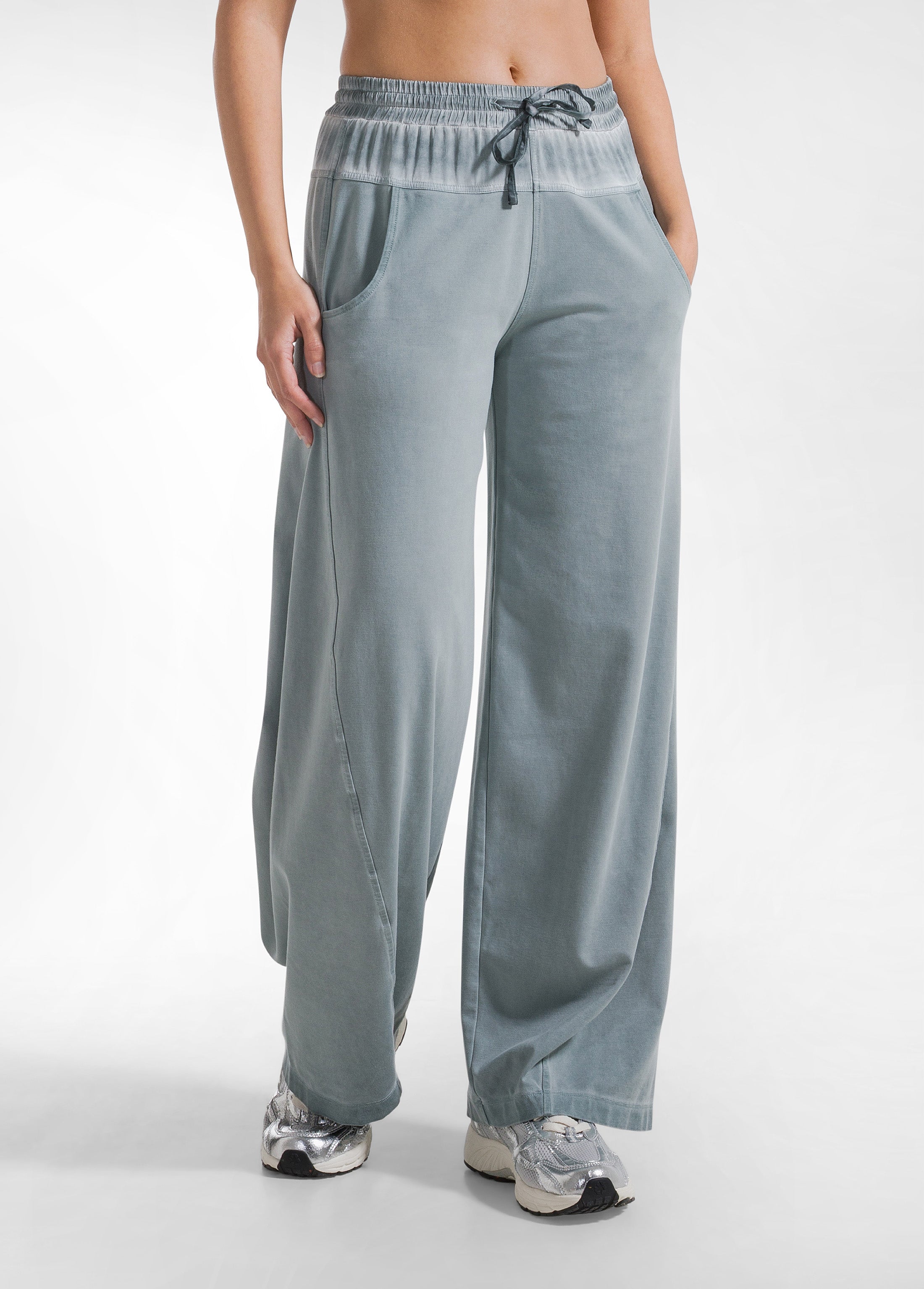 deha-tuta-felpa-e-pantalone-vita-bassa-dettagli-satinati-verde image 8