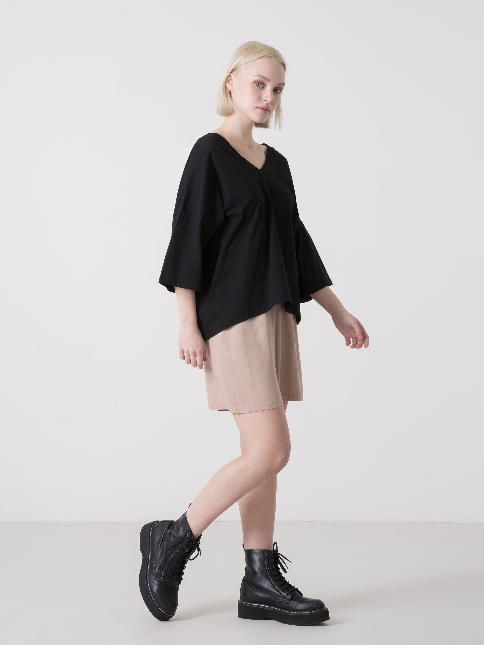 t-shirt-donna-dimensione-danza-in-jersey-stretch-con-scollo-a-v-e-taglio-asimmet image 2
