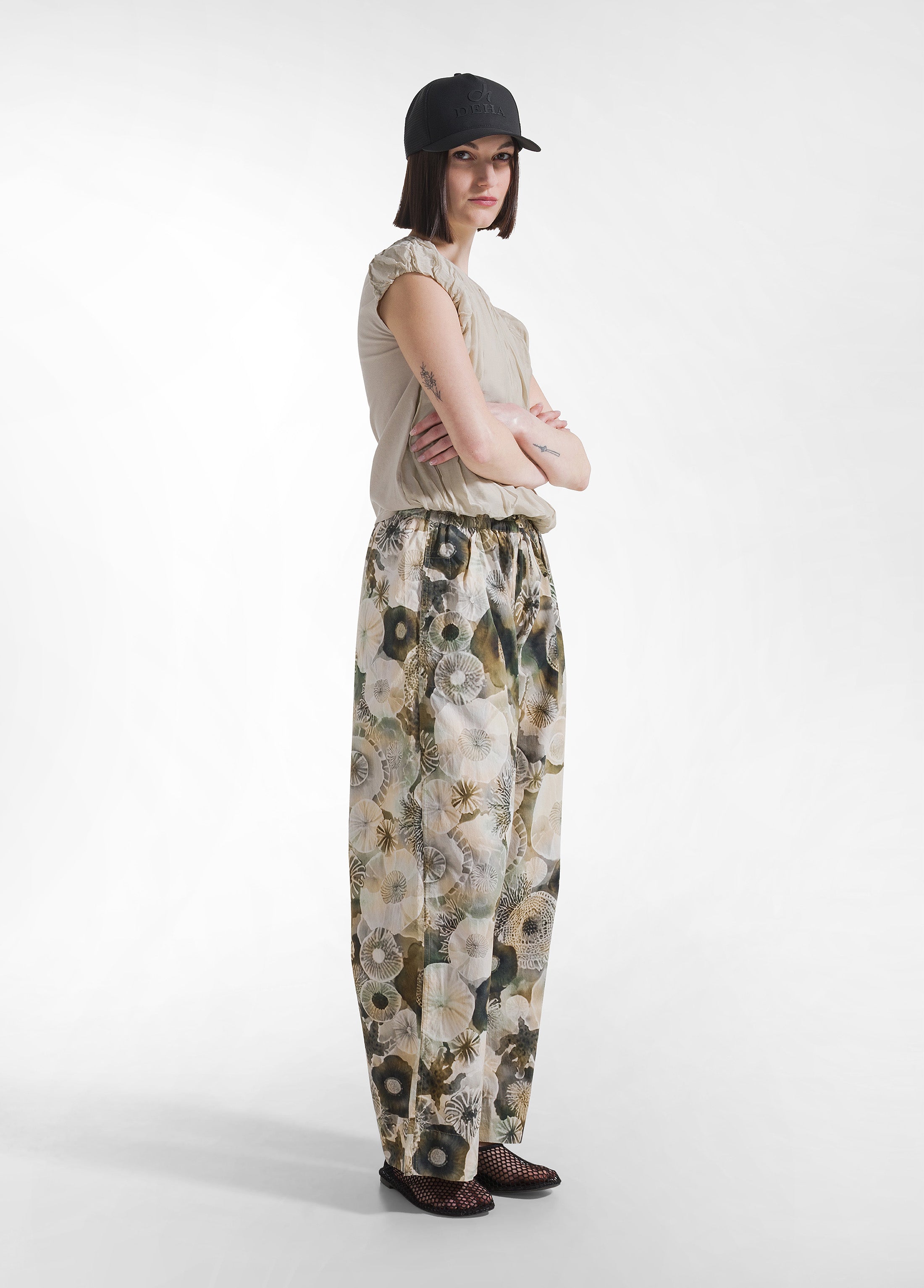 deha-pantaloni-relaxed-in-popeline-parachute-verde-all-over image 1