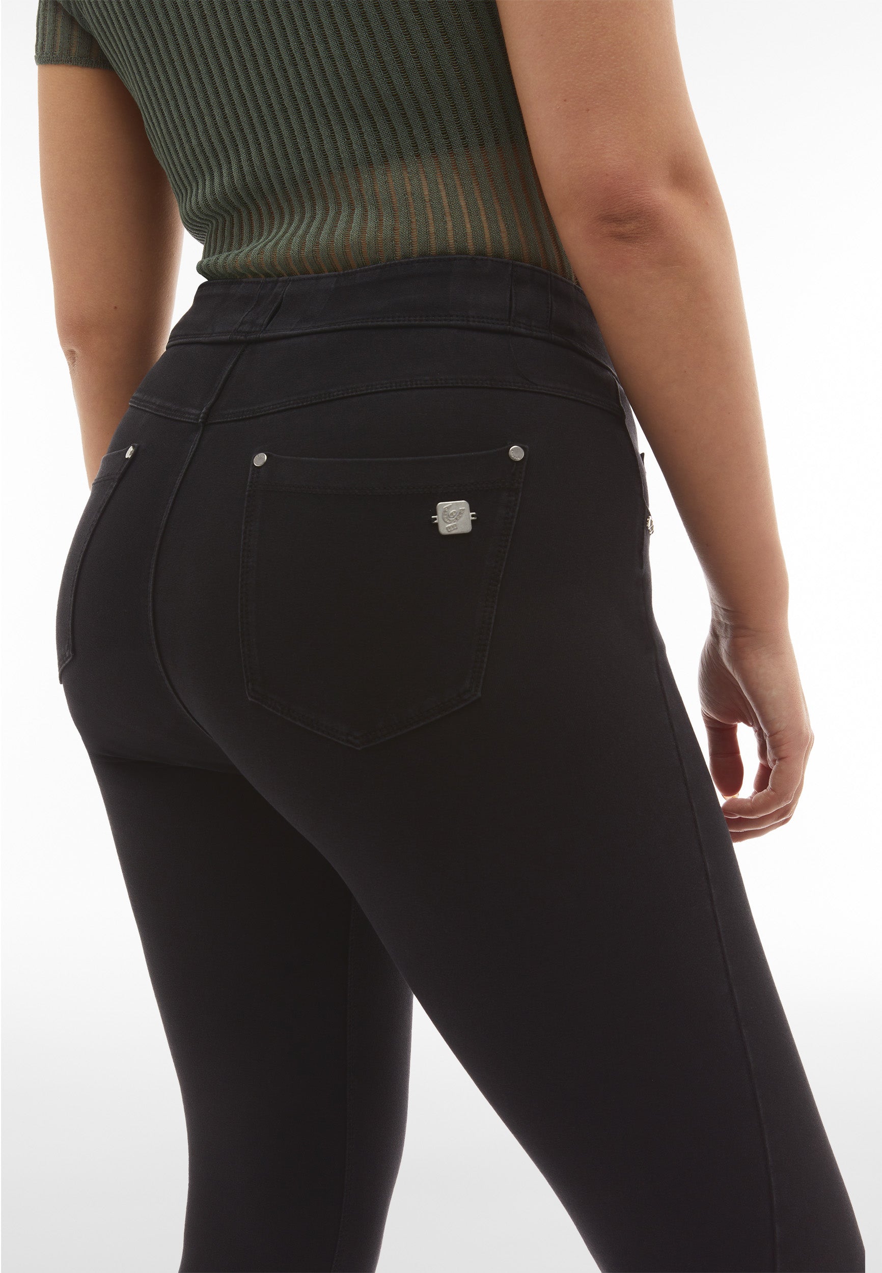 freddy-pantaloni-n-o-w-superskinny-vita-media-in-jersey-eco-effetto-denim image 7