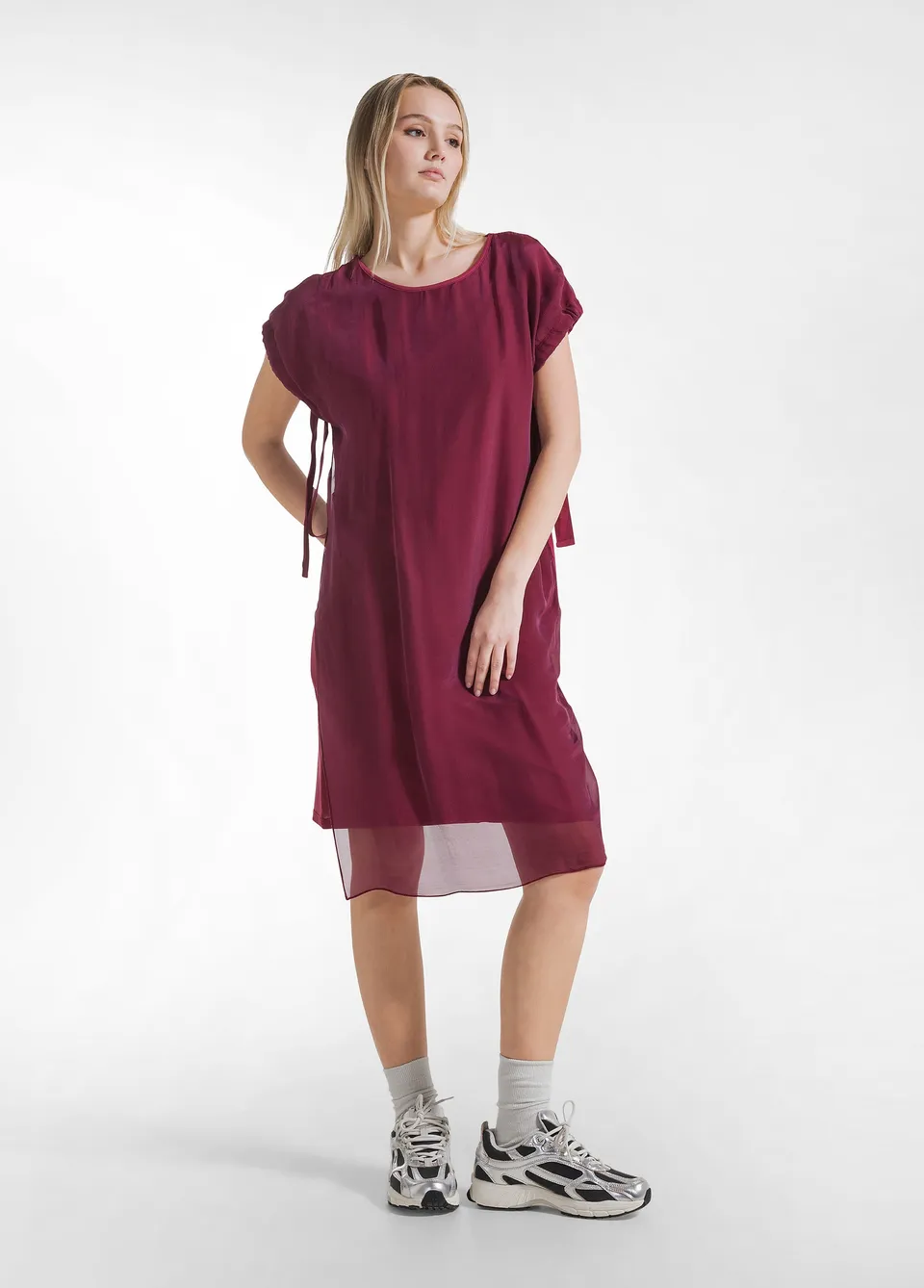 deha-abito-in-cotone-con-maniche-drappegiate-in-seta-rosso image 1