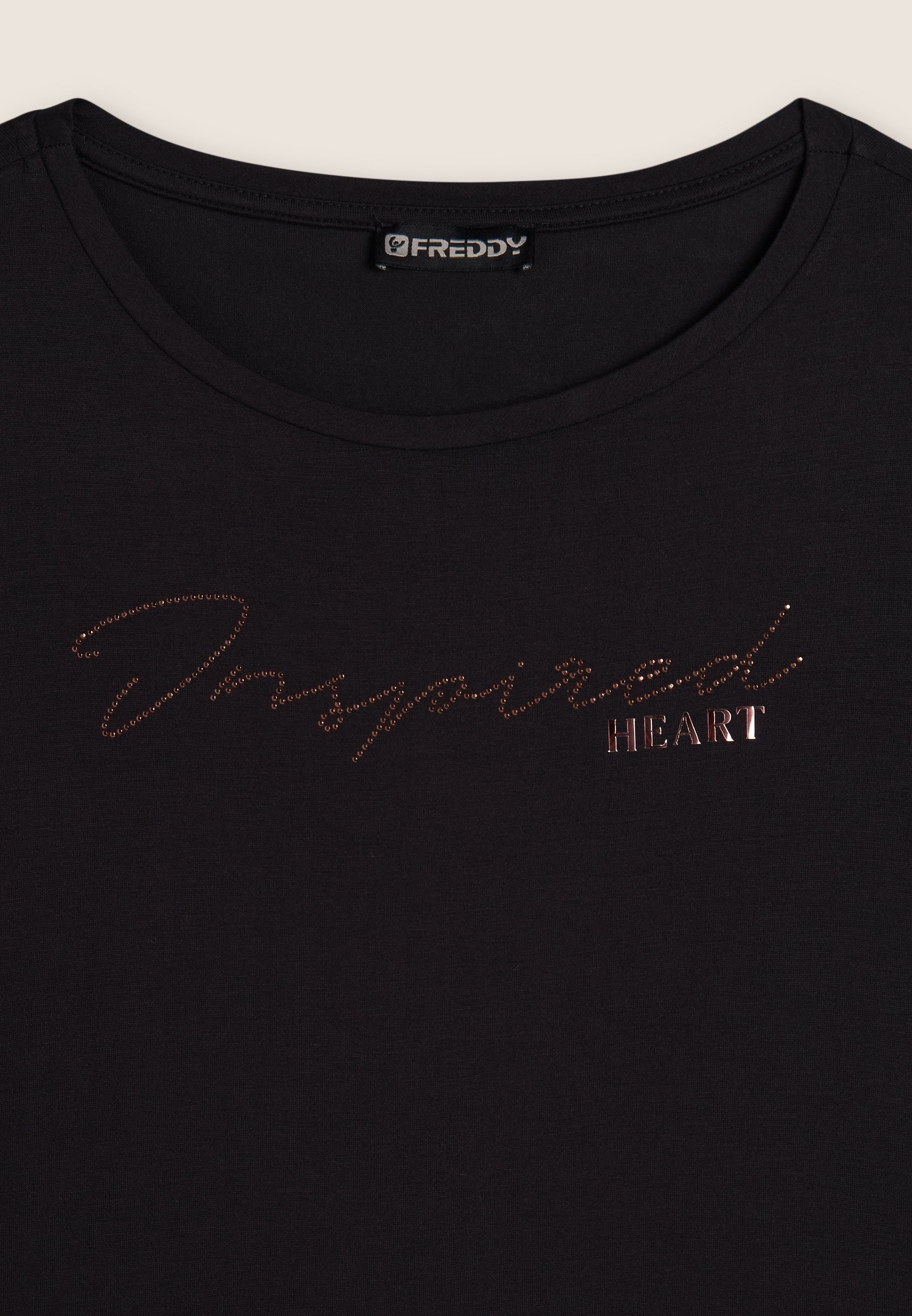 freddy-t-shirt-donna-con-grafica-in-strass-inspired-heart image 7