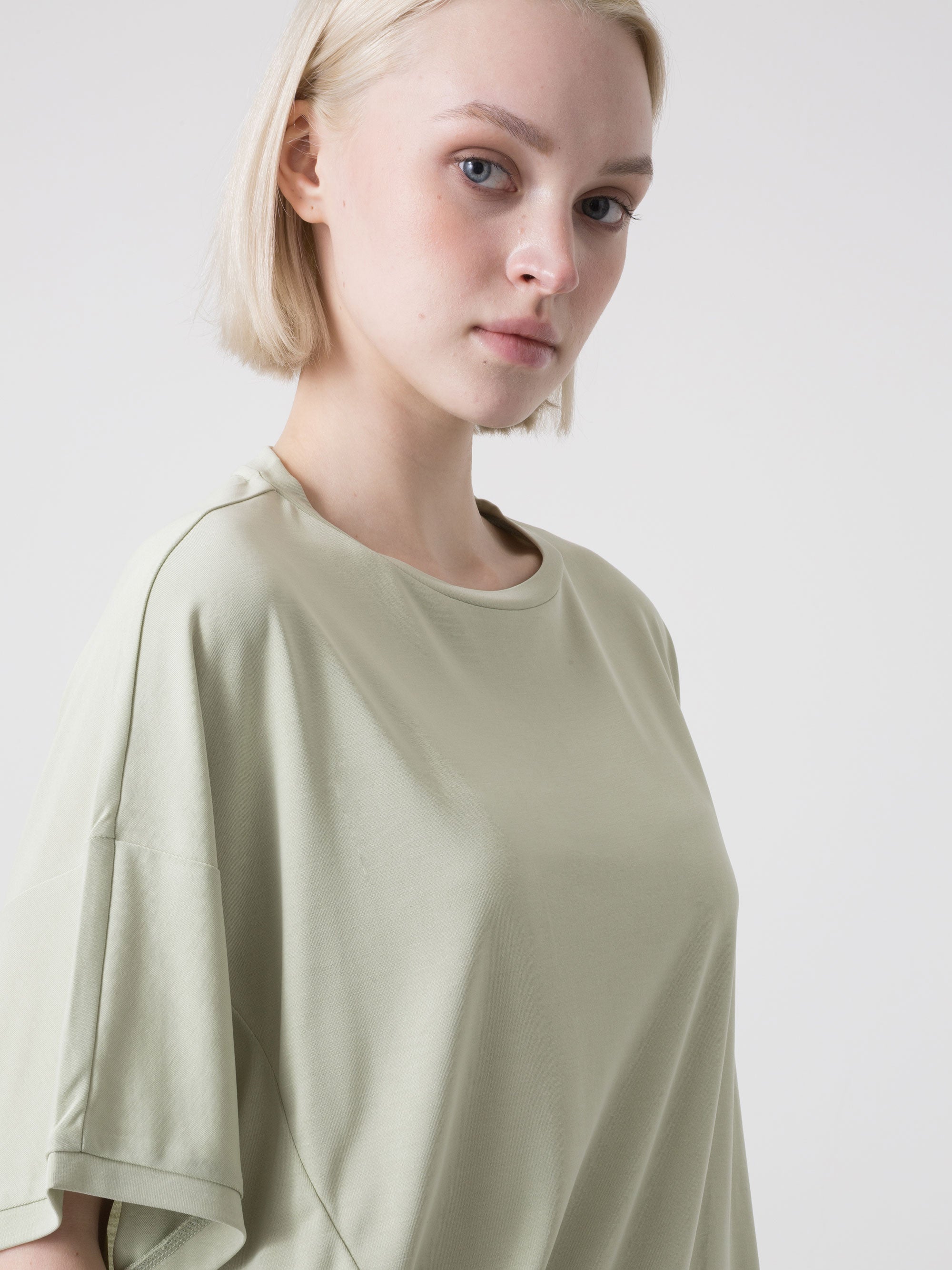 dimensione-danza-maxi-t-shirt-donna-in-viscosa-trapezio-con-cuciture-geometriche image 4