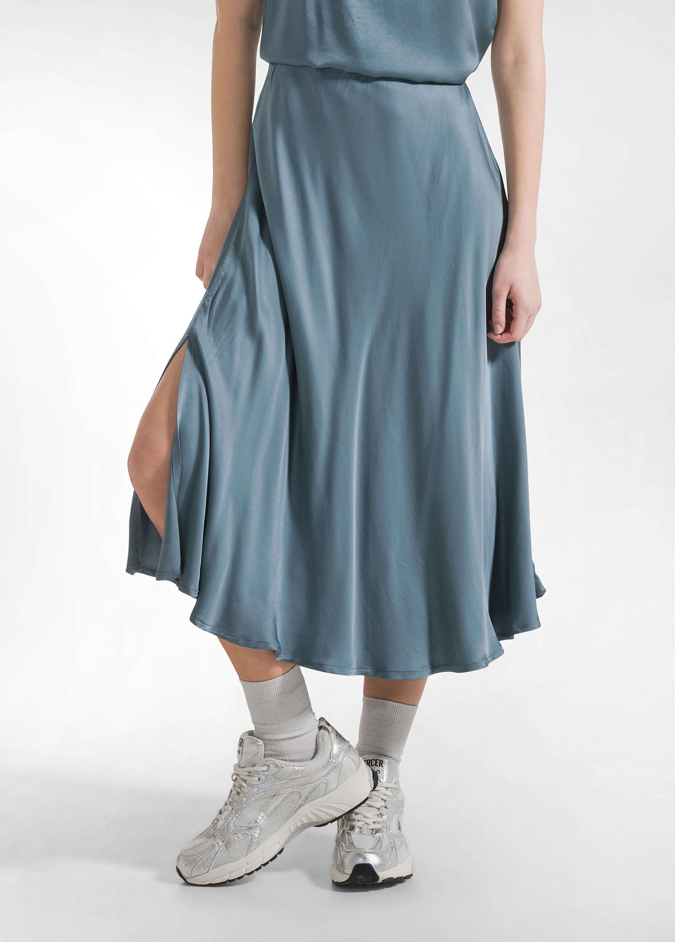 deha-gonna-in-satin-verde-fluida image 2