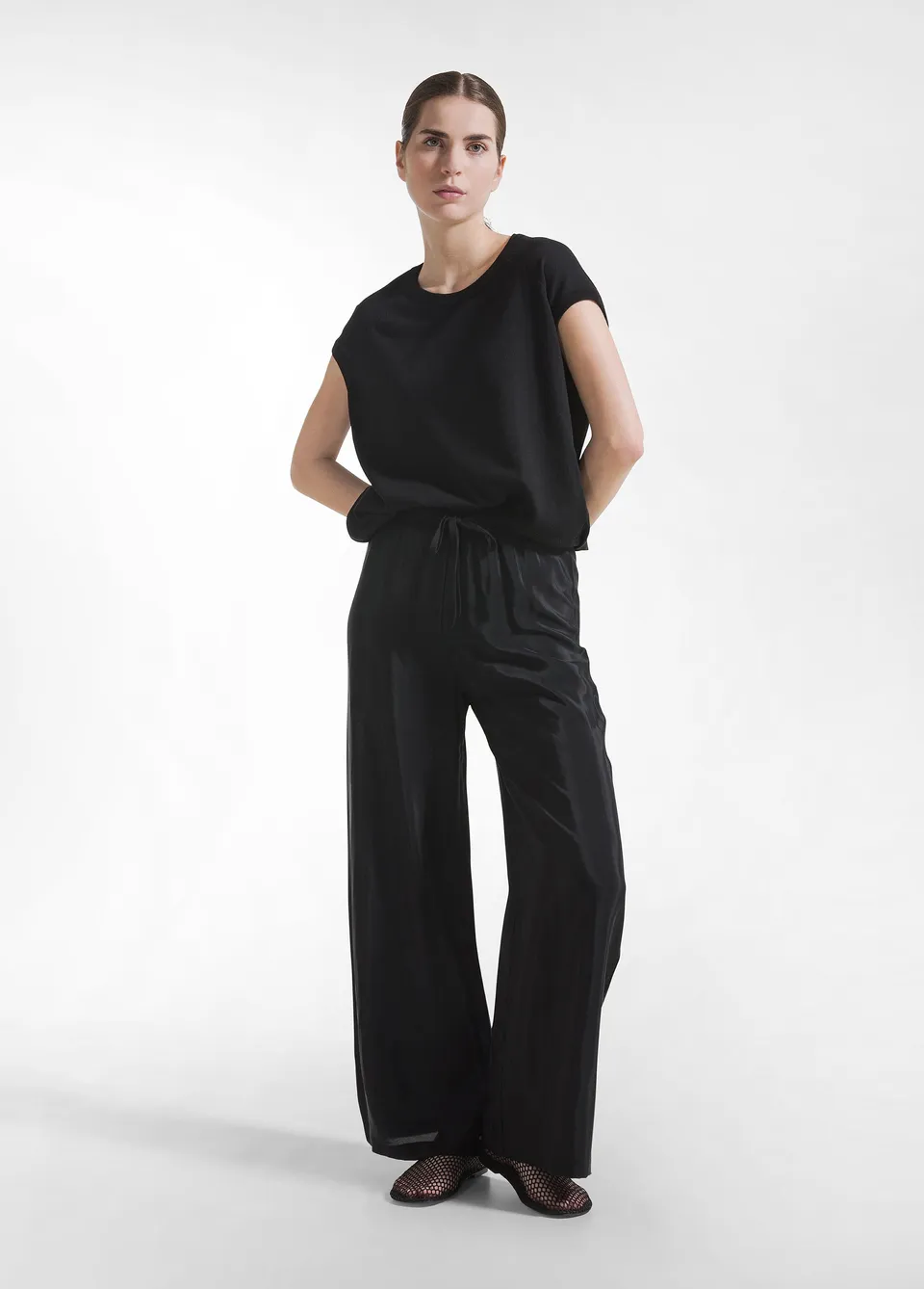 deha-pantaloni-palazzo-in-satin-nero image 1
