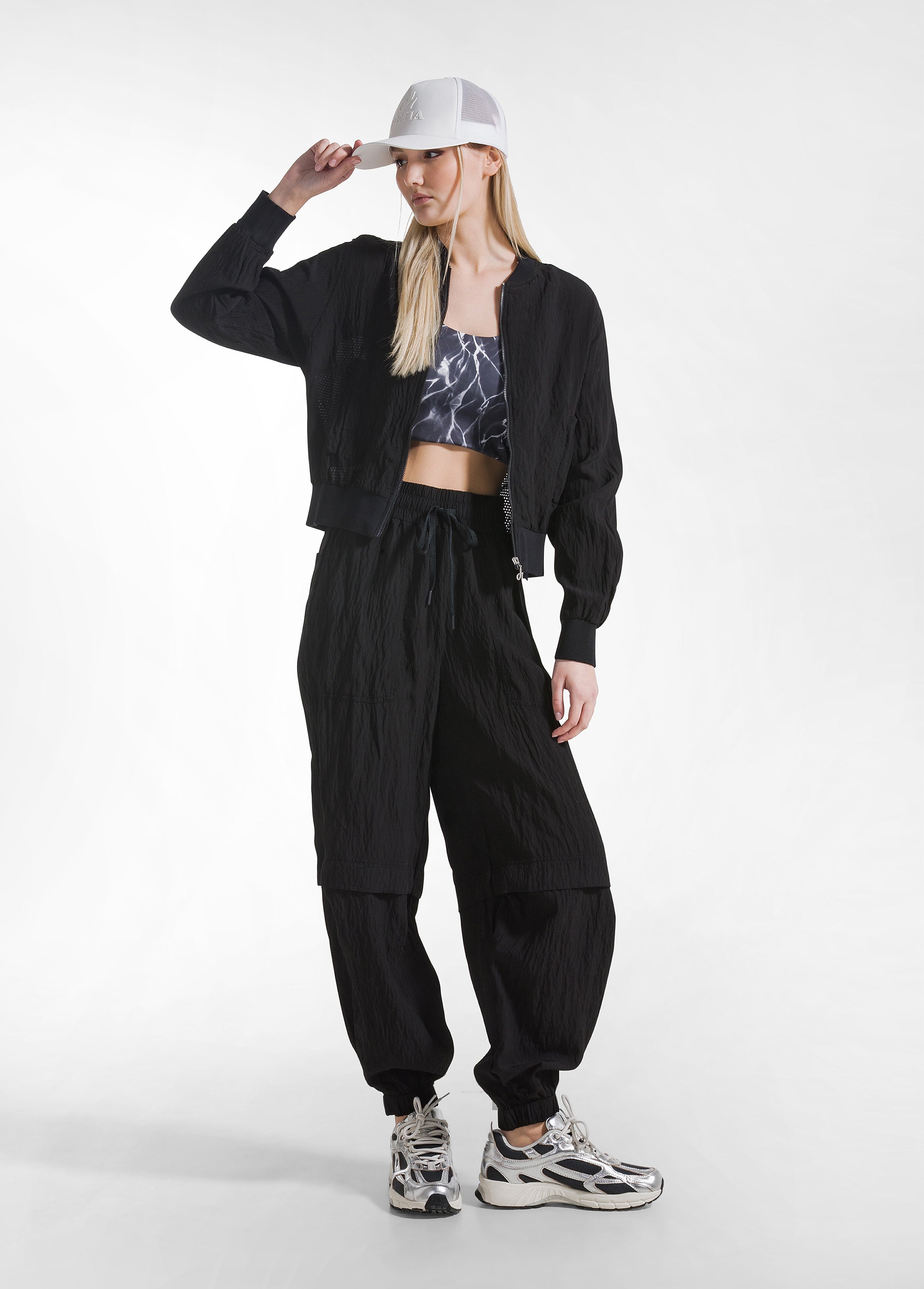deha-tuta-bomber-e-jogger-ampi-viscosa-nera-effetto-stropicciato image 1