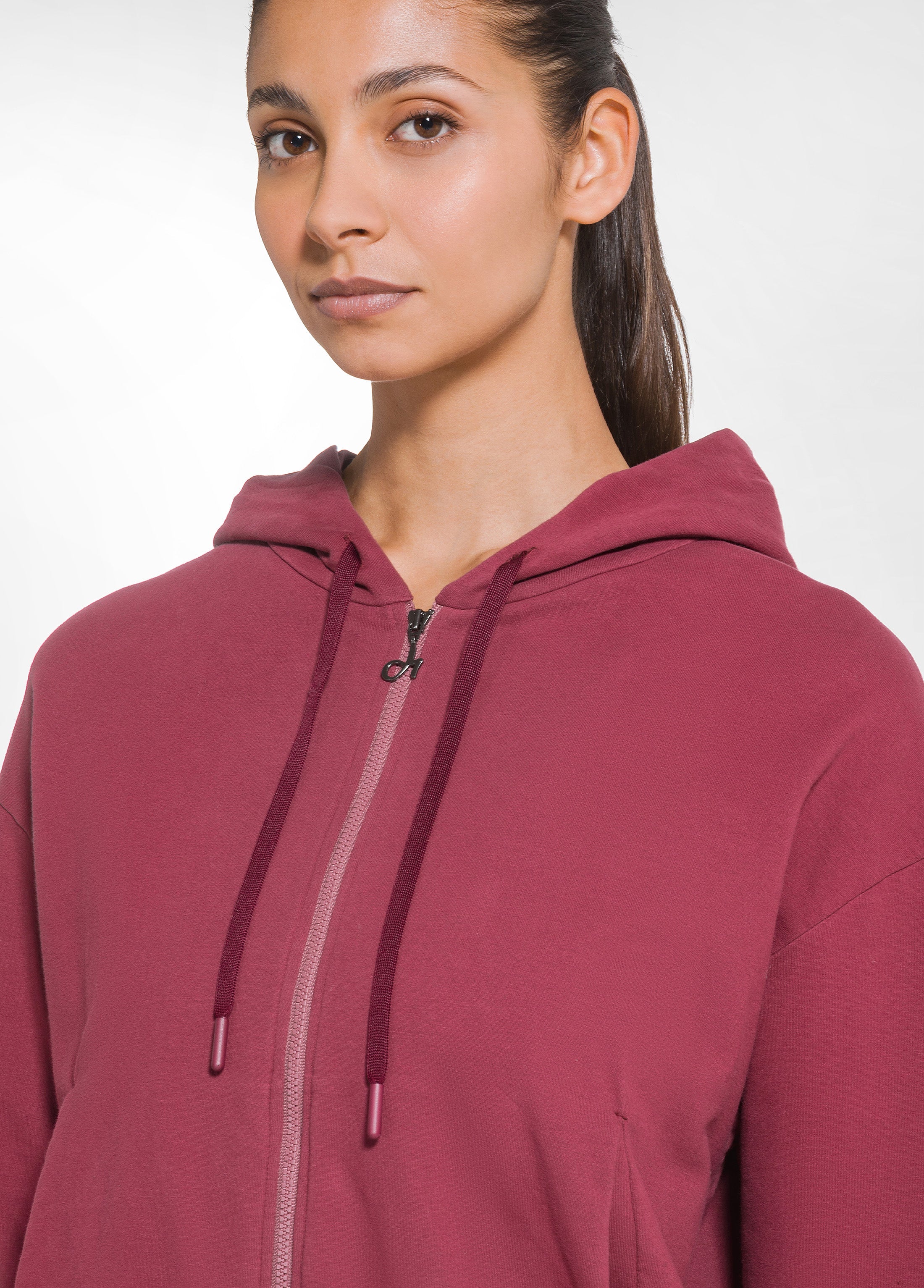 deha-d52023-felpa-con-zip-e-cappuccio-rossa-in-cotone-stretch image 3