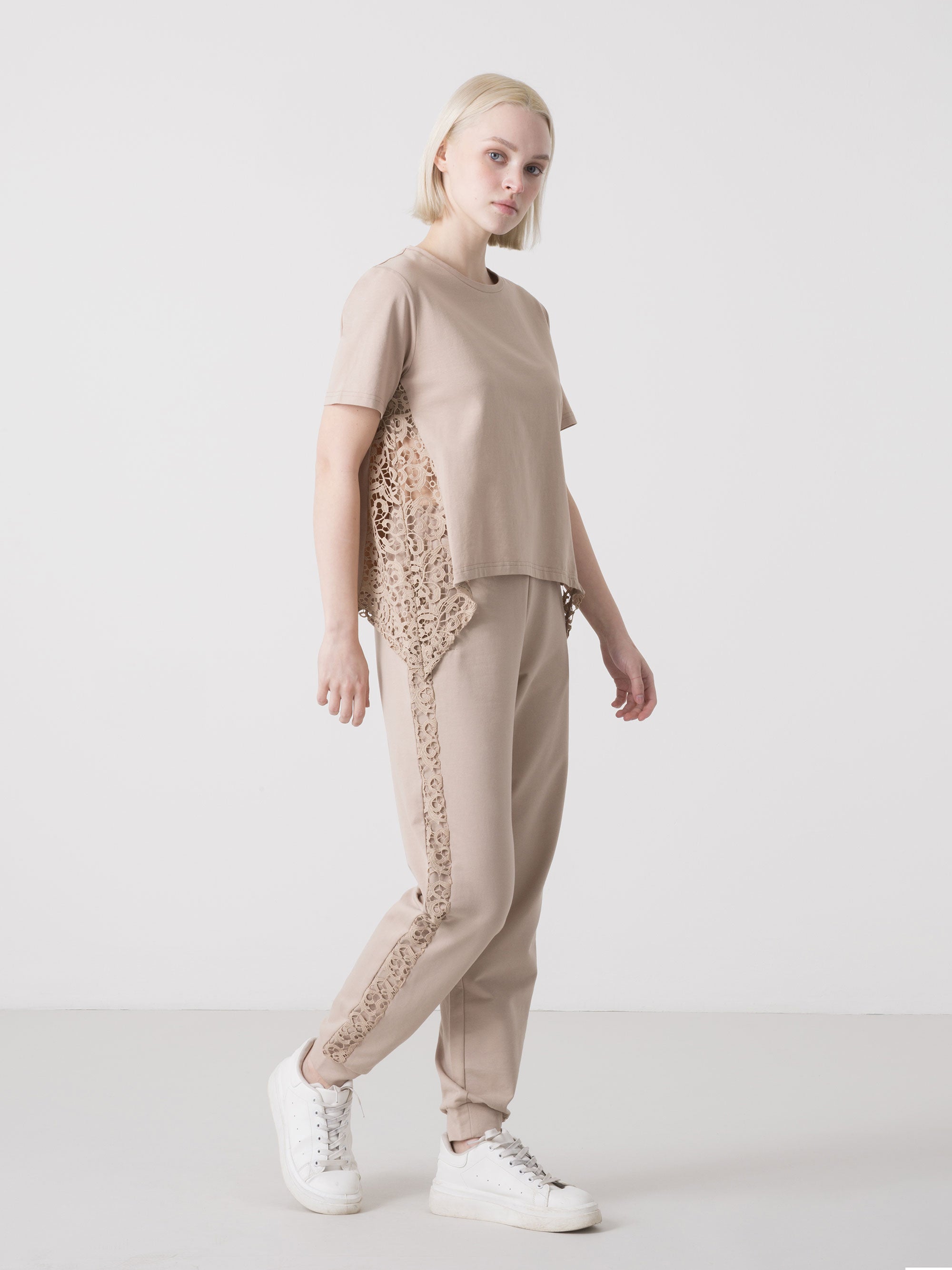 dimensione-danza-t-shirt-donna-in-jersey-stretch-con-inserti-in-pizzo-e-taglio-a image 2