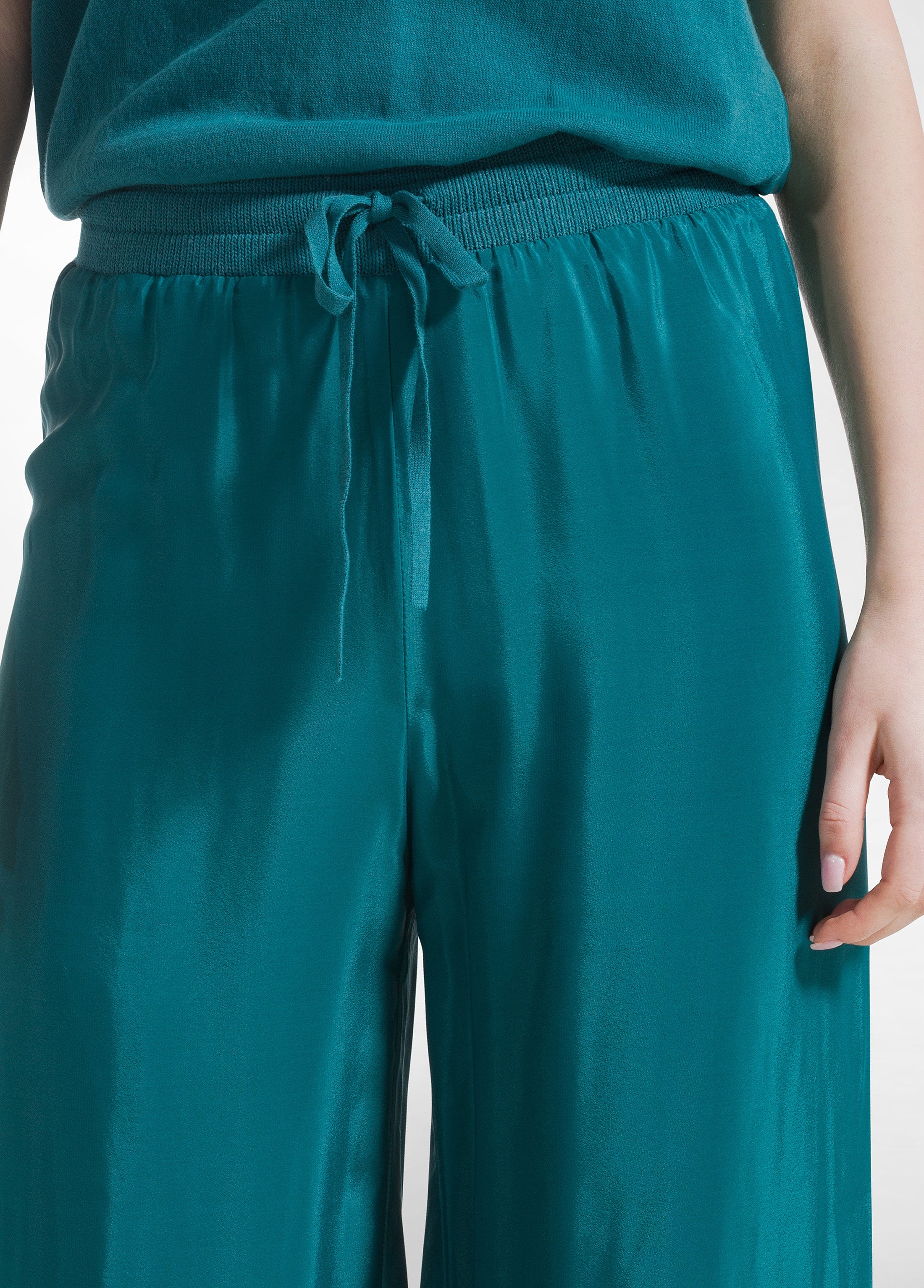 deha-completo-top-e-pantaloni-palazzo-in-jersey-e-satin-verde image 5
