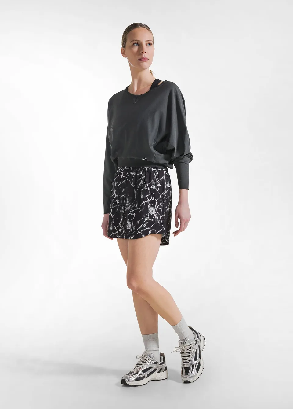 deha-shorts-in-viscosa-effetto-stropicciato-all-over-nero image 1