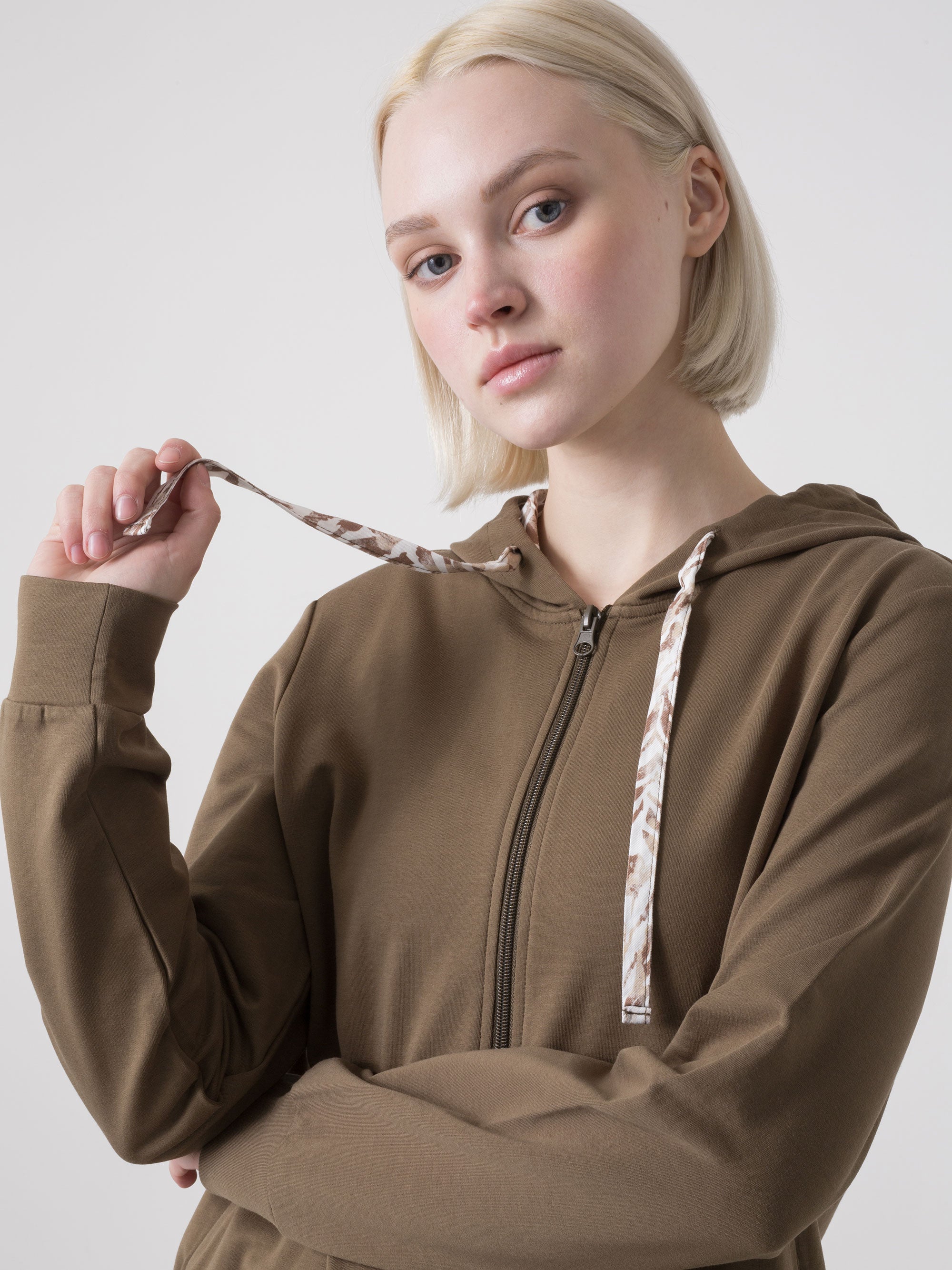 dimensione-danza-felpa-donna-full-zip-con-cappuccio-stretch-dettagli-animalier image 4