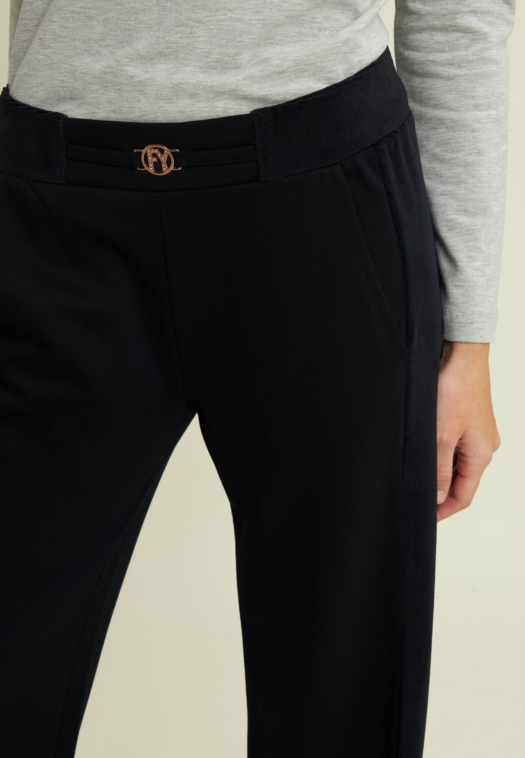 freddy-pantaloni-donna-wide-leg-in-viscosa-con-dettagli-in-ciniglia image 4