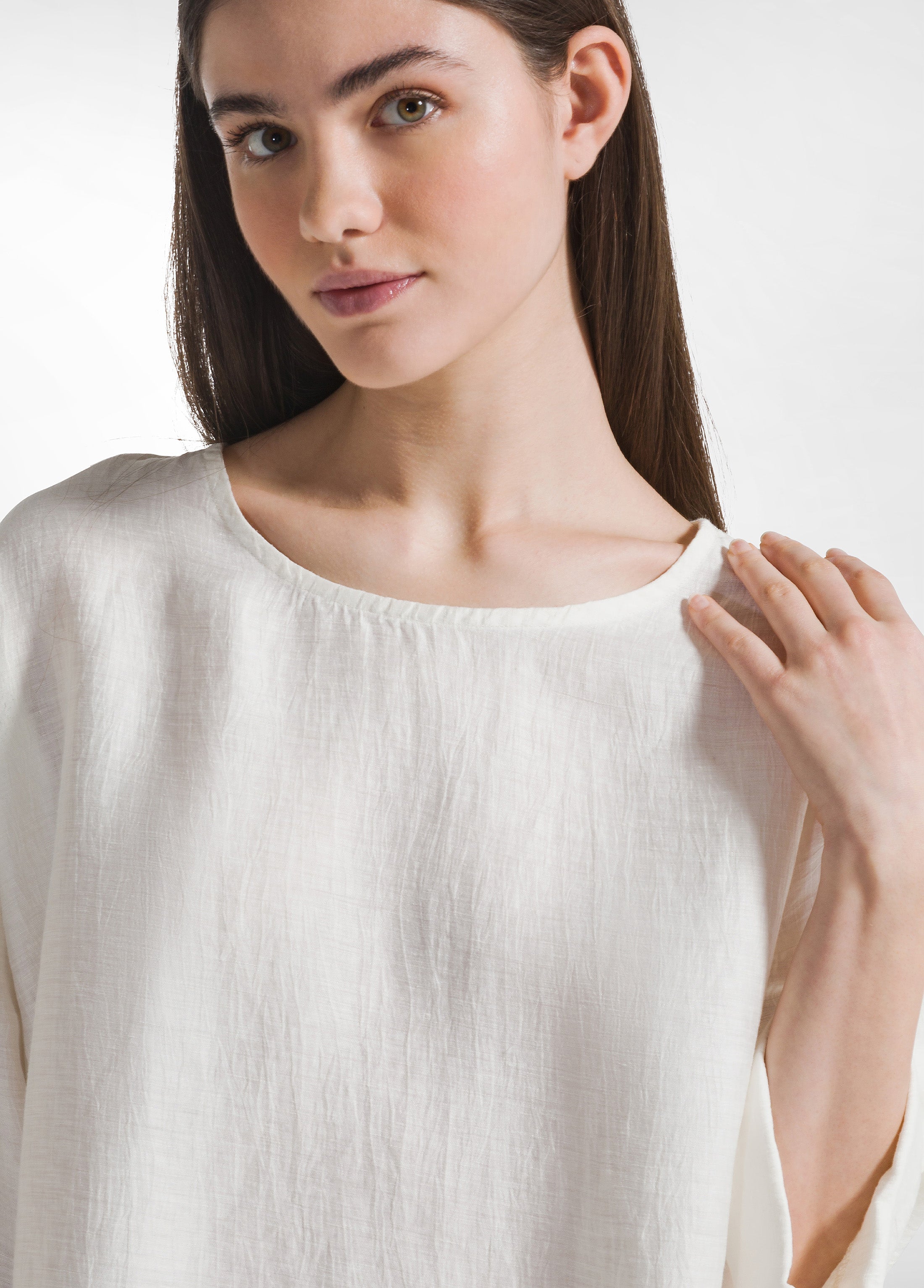 deha-blusa-in-lino-lucido-bianco-manica-3-4 image 3