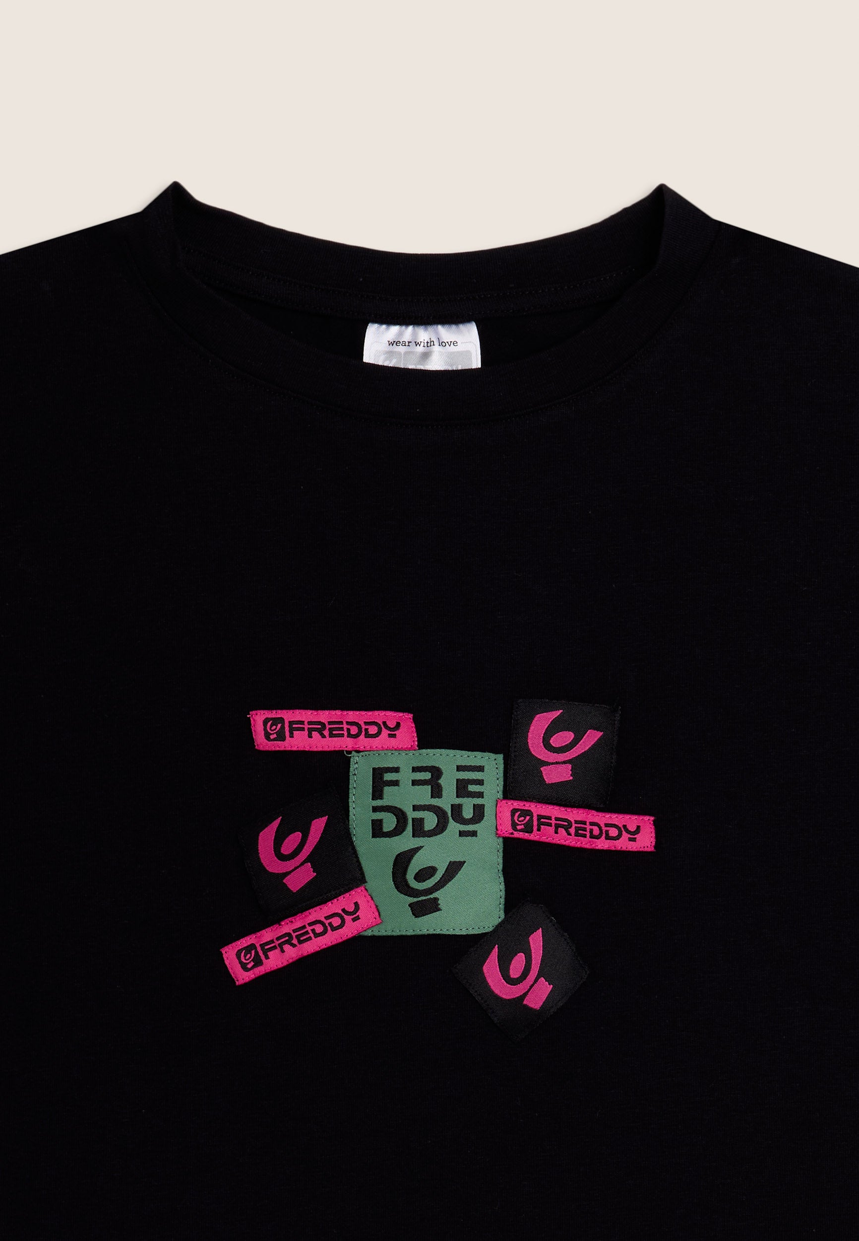 freddy-t-shirt-junior-cropped-con-stampa-loghi-multipli image 3