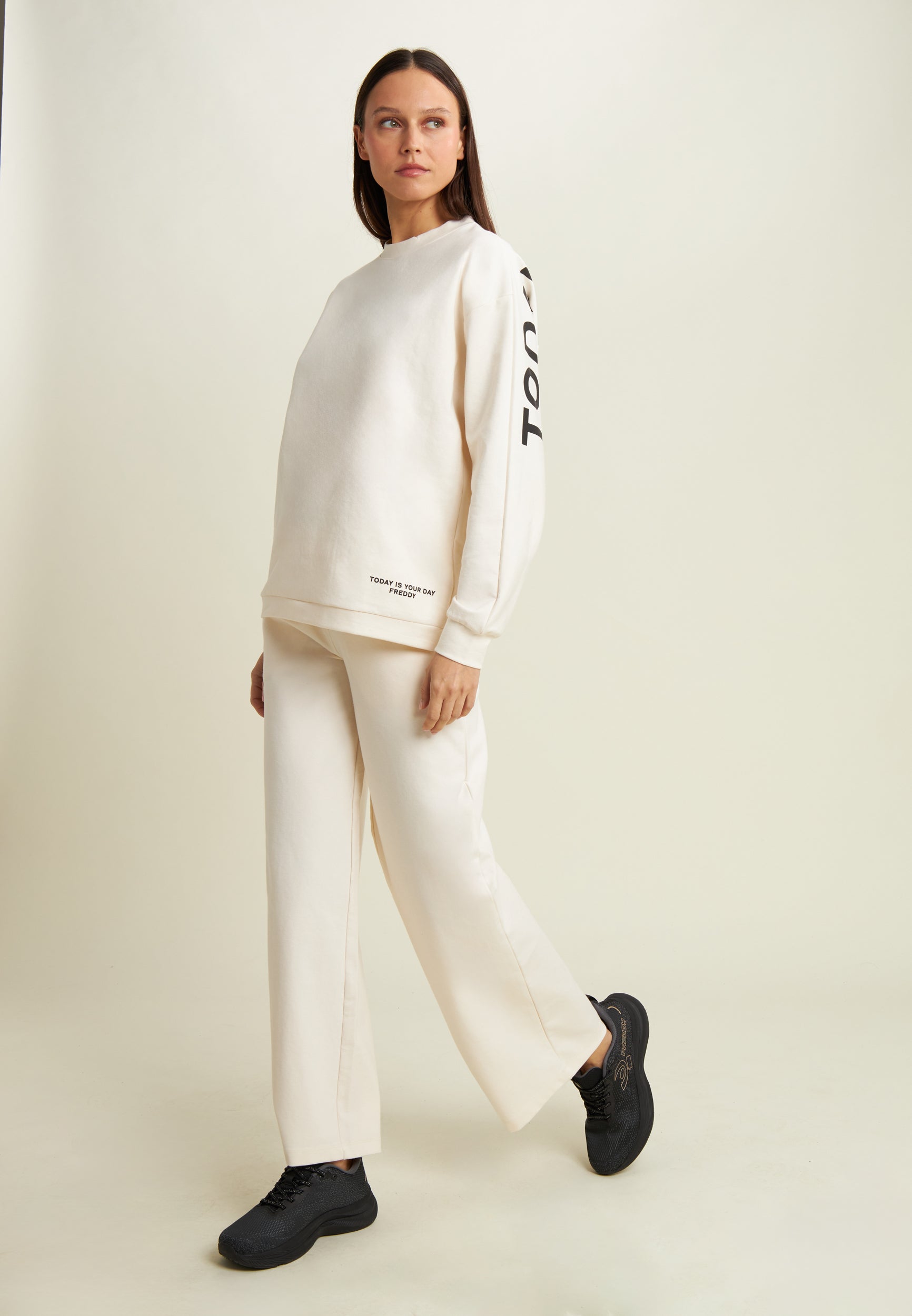 freddy-pantaloni-donna-oversize-in-felpa-con-ricamo image 2