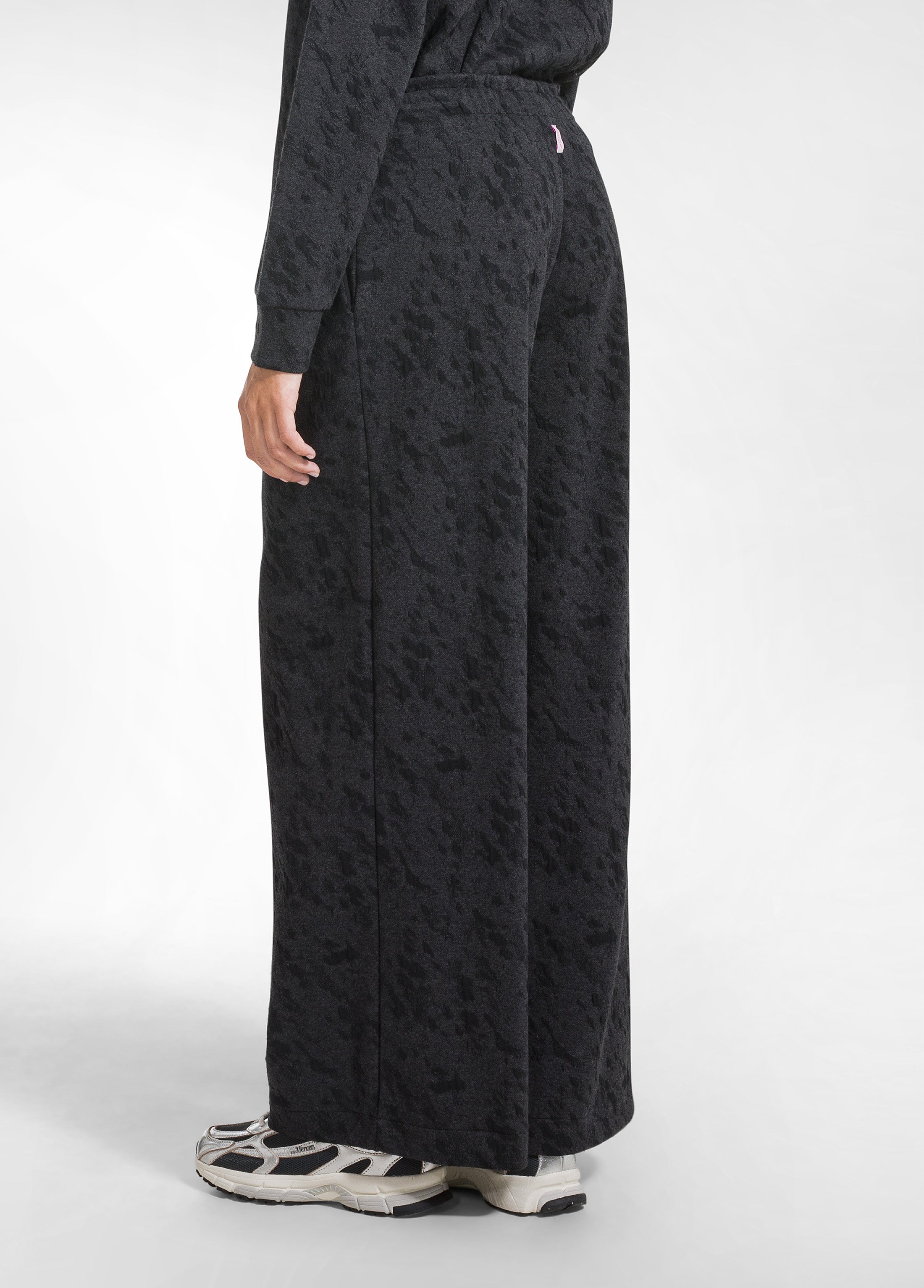 deha-pantalone-palazzo-matelass-animalier-other-con-pieghe image 3