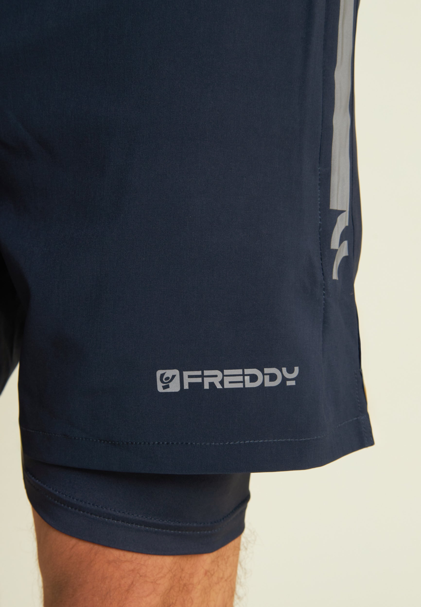 freddy-pantaloni-corti-uomo-slim-met-coscia-con-spacchi-laterali image 4