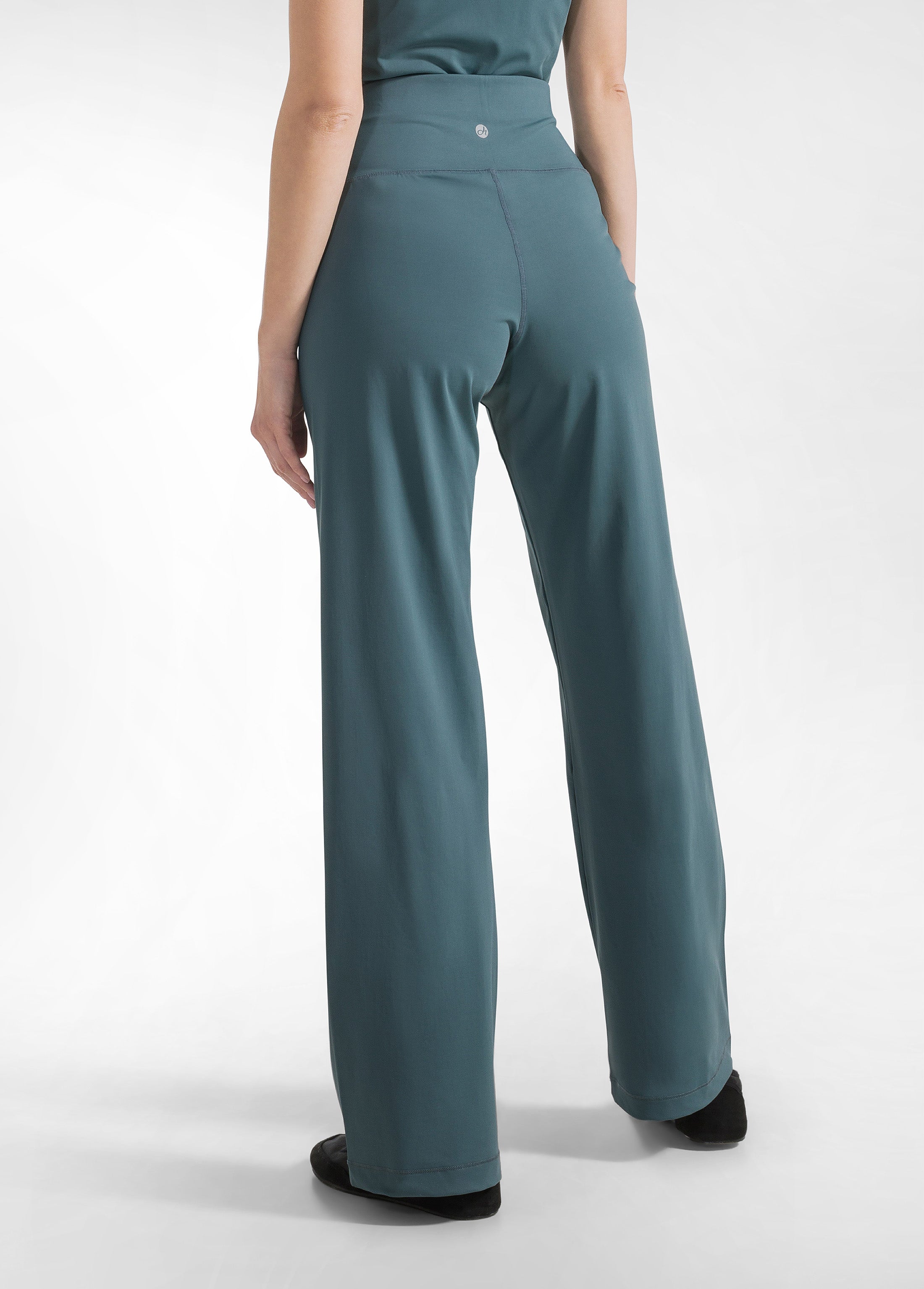 deha-pantalone-gamba-dritta-pantaloni-yoga-microfibra-riciclata-blu image 2