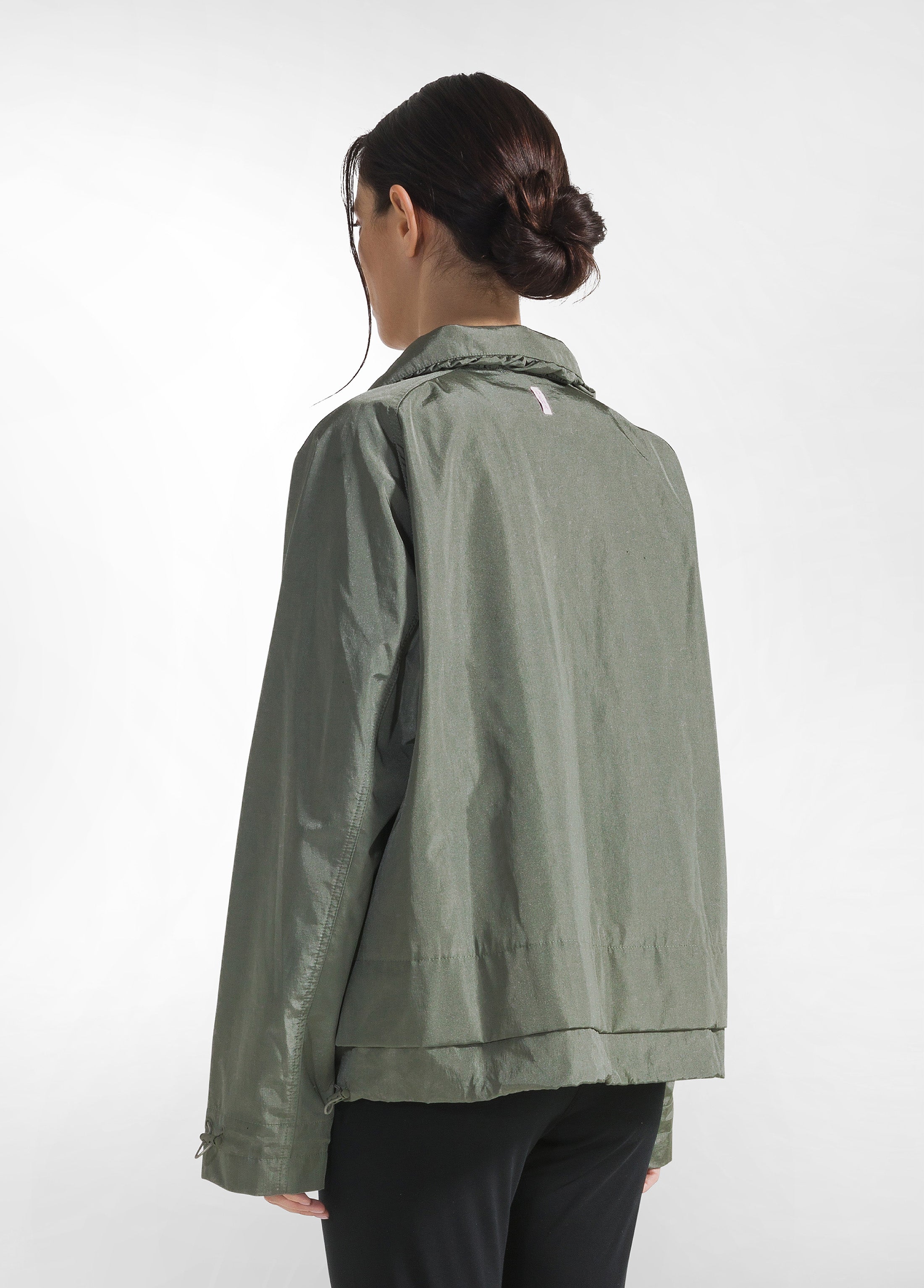 deha-giubbotto-in-nylon-accoppiato-verde image 2