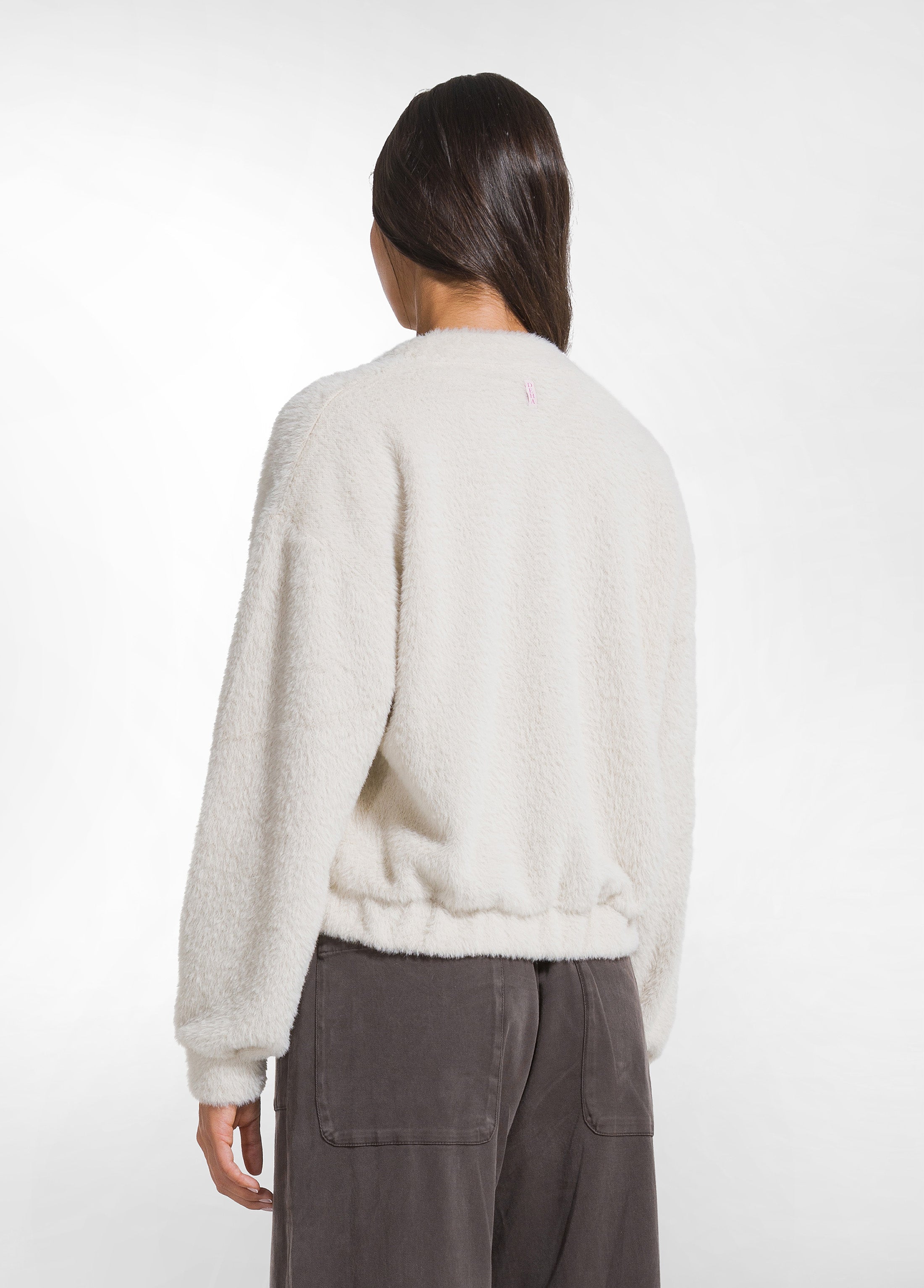 deha-felpa-in-pile-leggero-con-scollo-a-v-bianco image 2