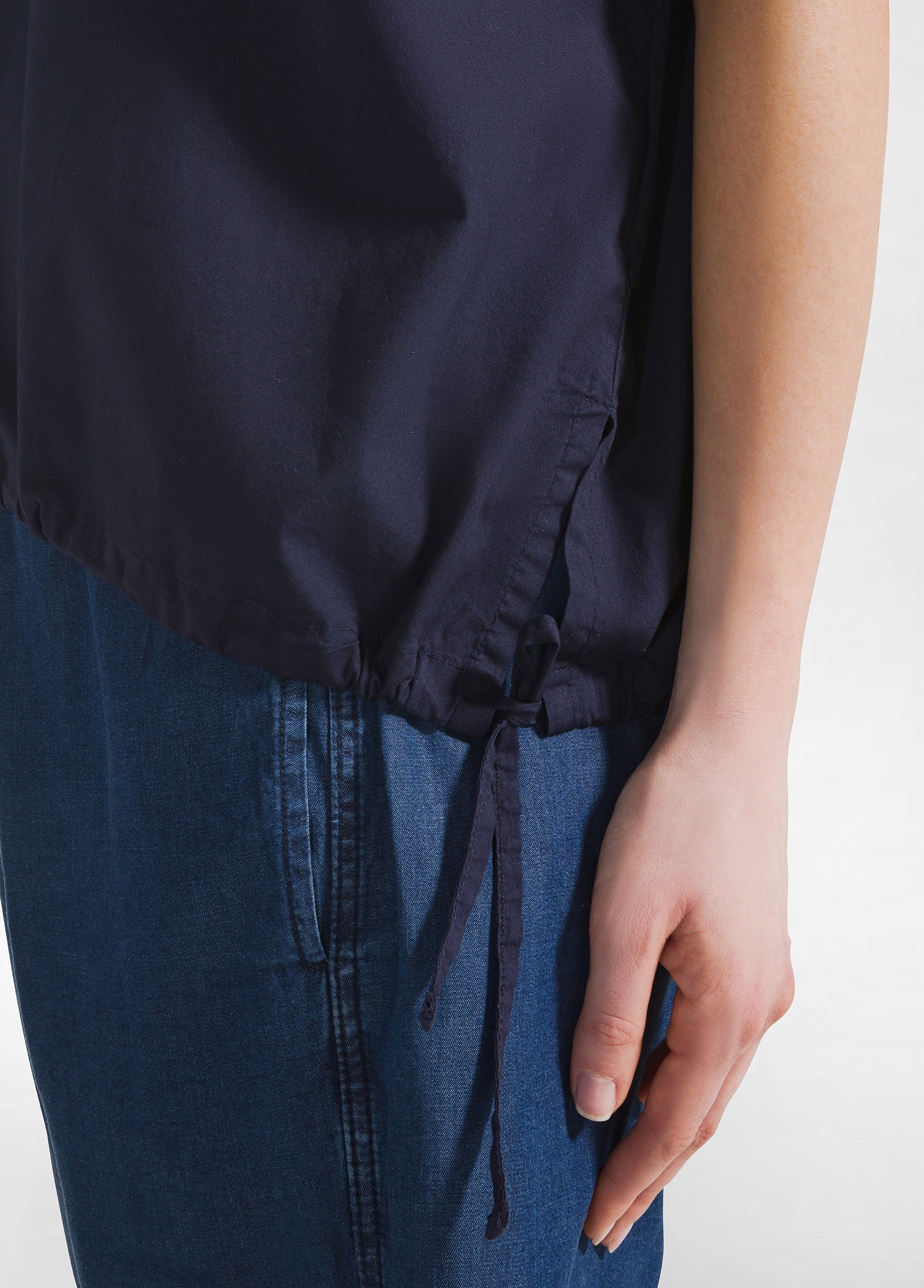 deha-blusa-in-popline-con-coulisse-blu-scollo-a-v image 3
