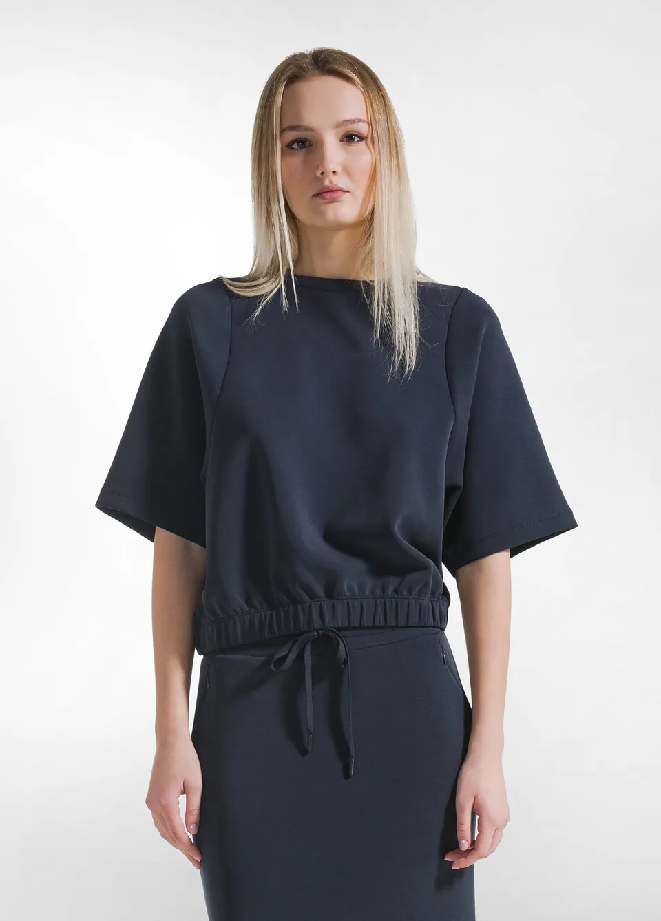 deha-felpa-maniche-corte-d42320-in-modal-nero image 1
