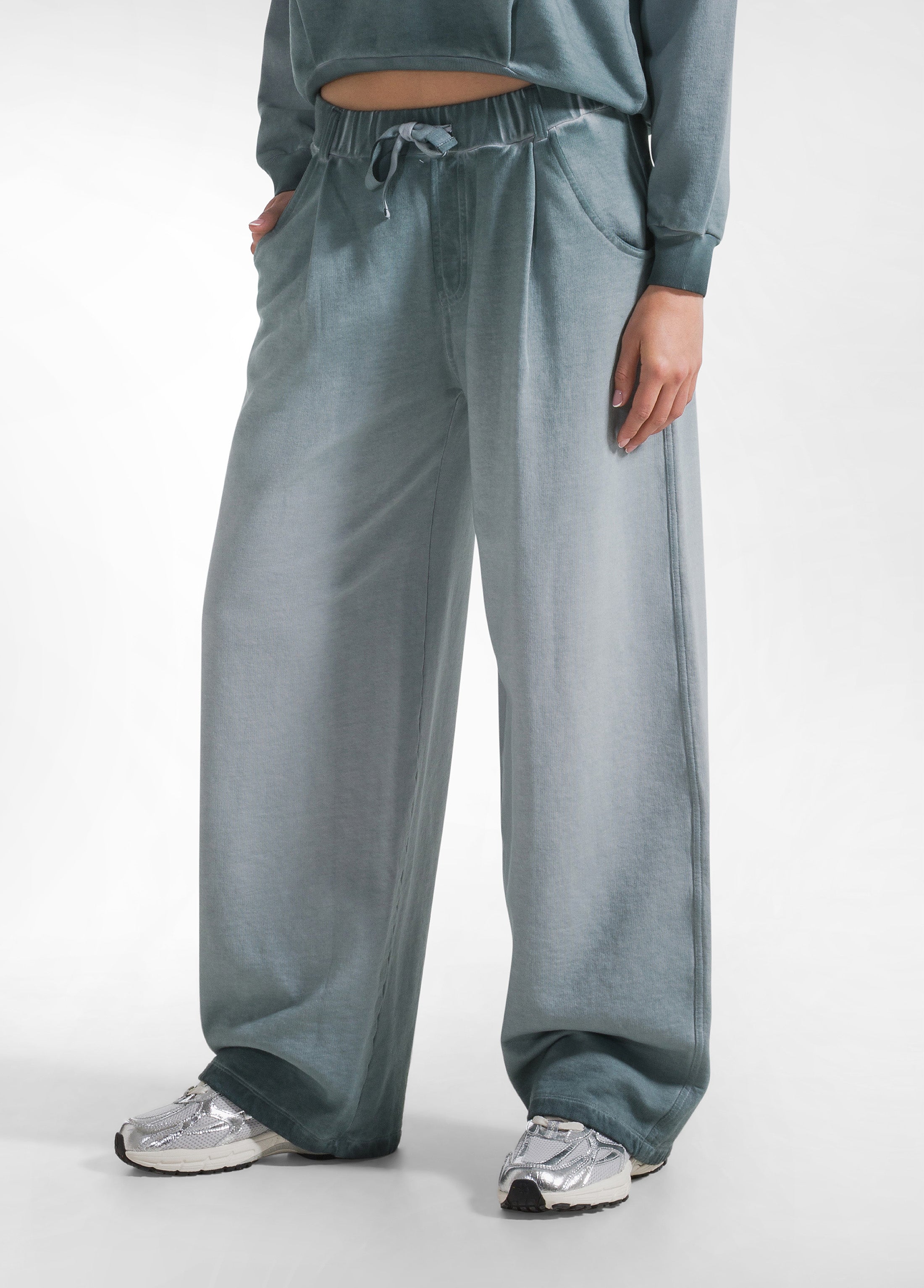 deha-completo-felpa-girocollo-e-pantaloni-wide-leg-effetto-sfumato-verde image 5
