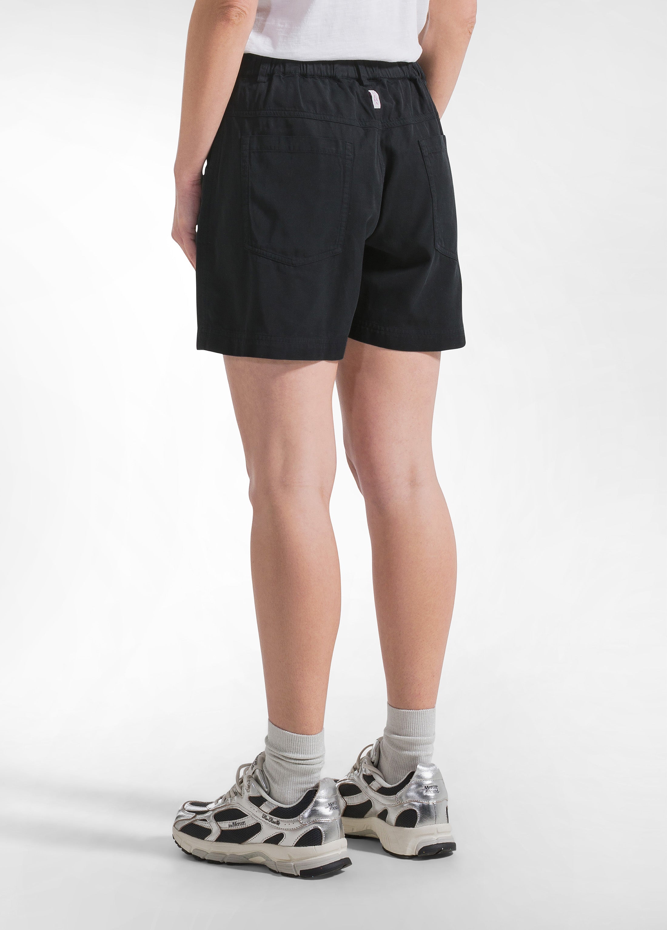 deha-d42755-shorts-twill-lyocell-nero-sopra-ginocchio image 3