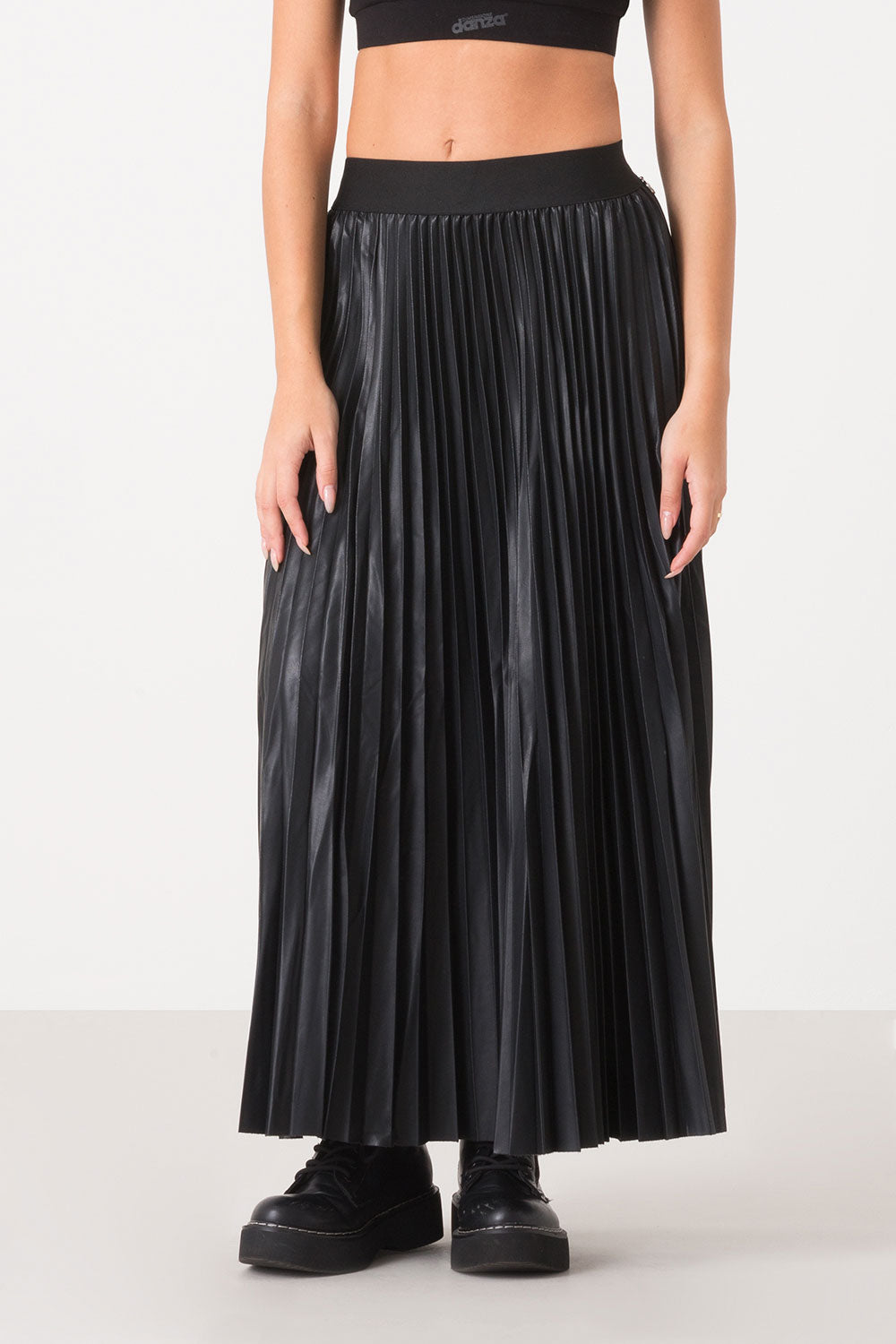 dimensione-danza-gonna-lunga-plissettata-in-eco-pelle image 1
