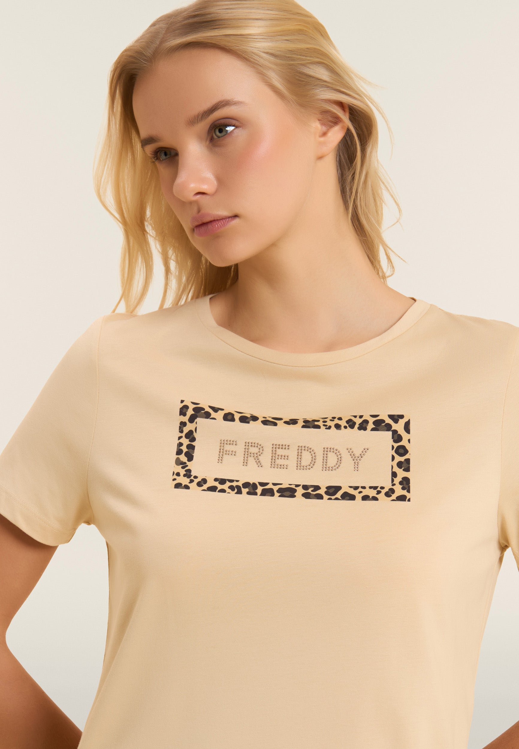 freddy-t-shirt-manica-corta-con-grafica-animalier-e-logo-freddy image 4