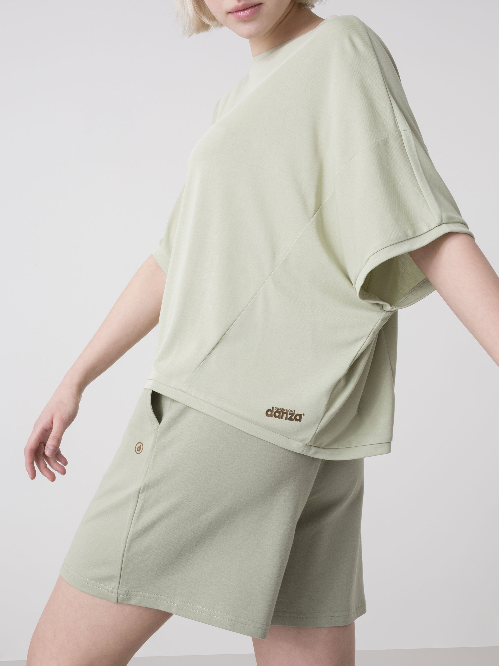 dimensione-danza-maxi-t-shirt-donna-in-viscosa-trapezio-con-cuciture-geometriche image 5