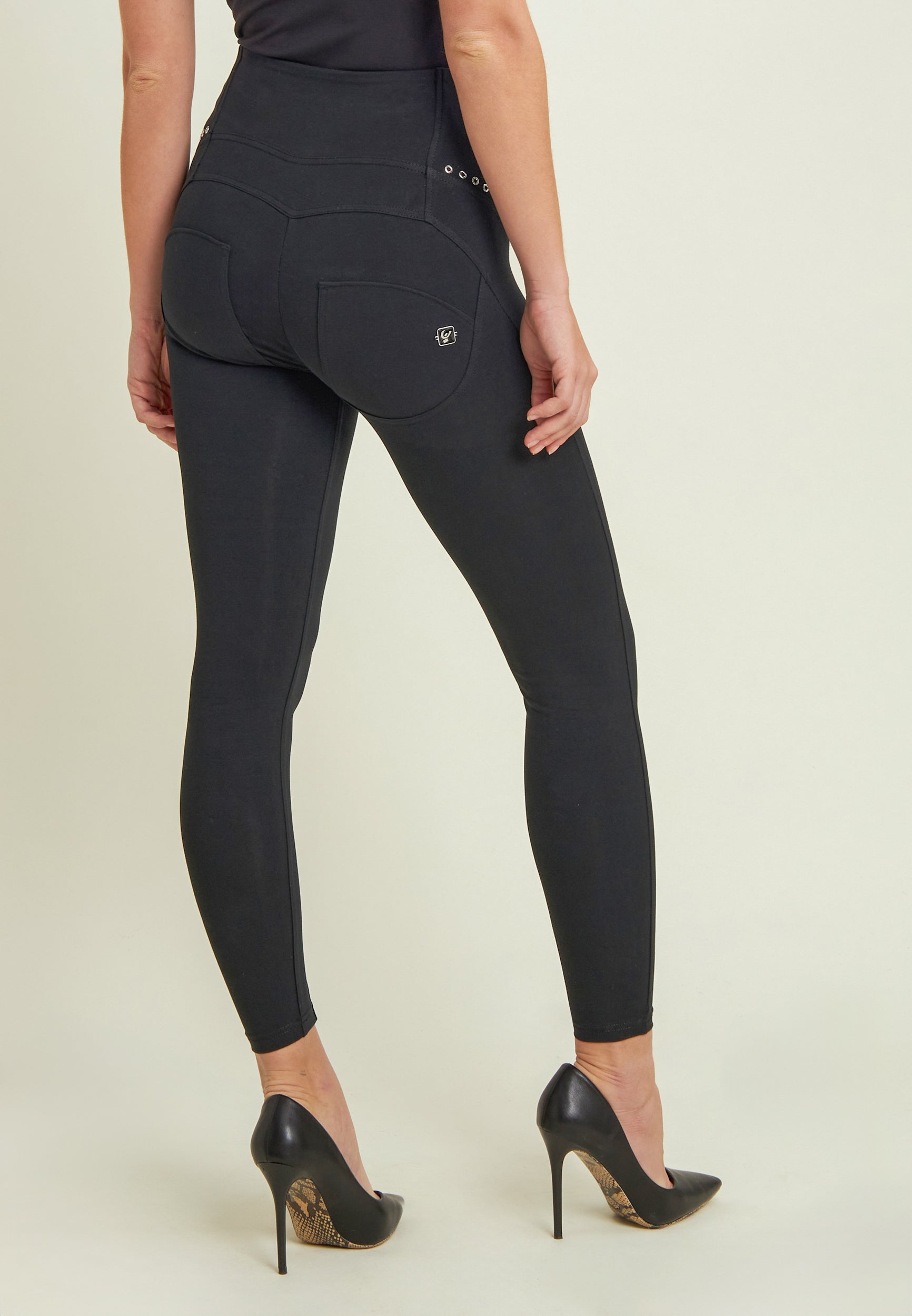 freddy-wr-up-pantaloni-push-up-superskinny-7-8-con-borchie-in-vita image 3