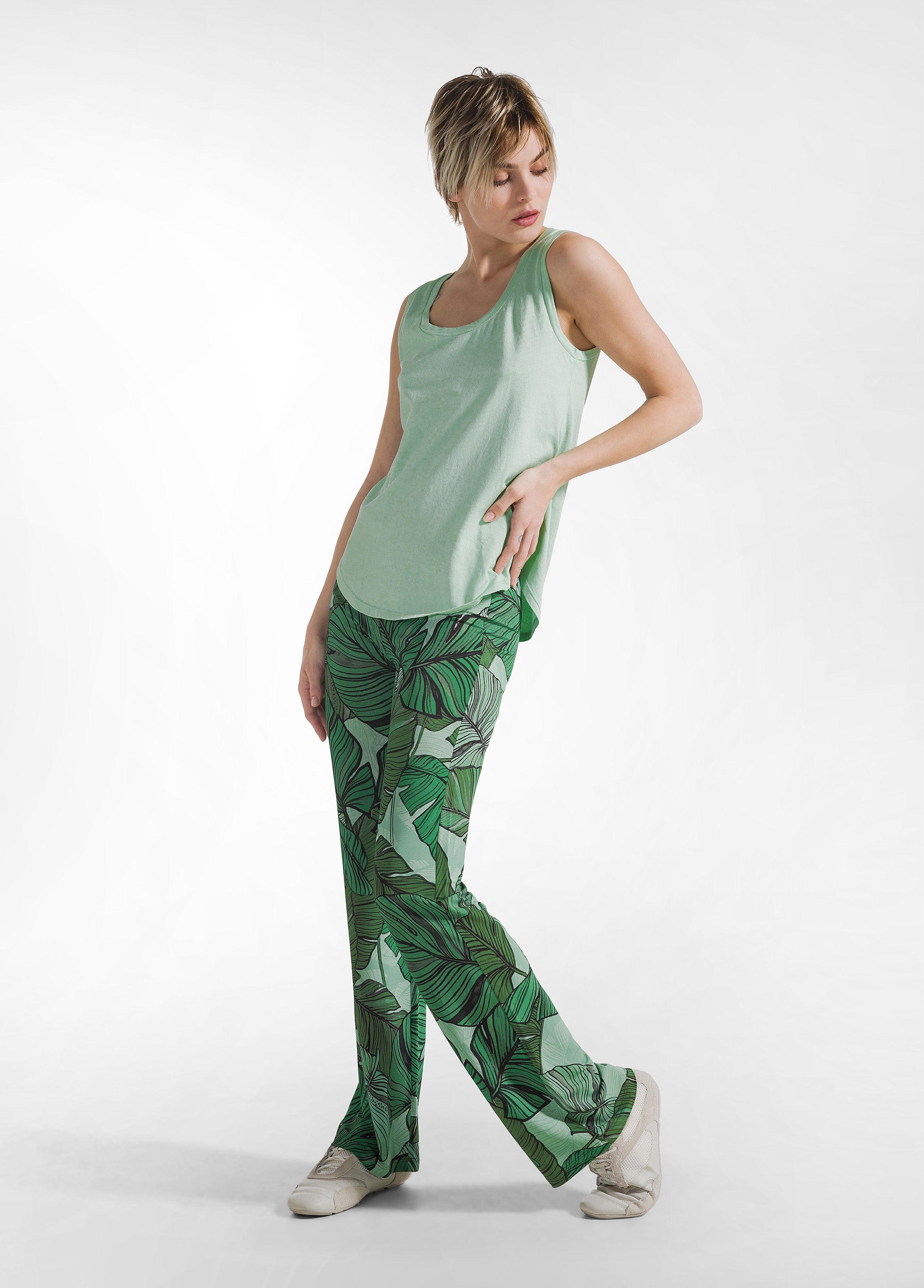 deha-top-comfort-cotone-organico-verde-scollo-davanti image 4