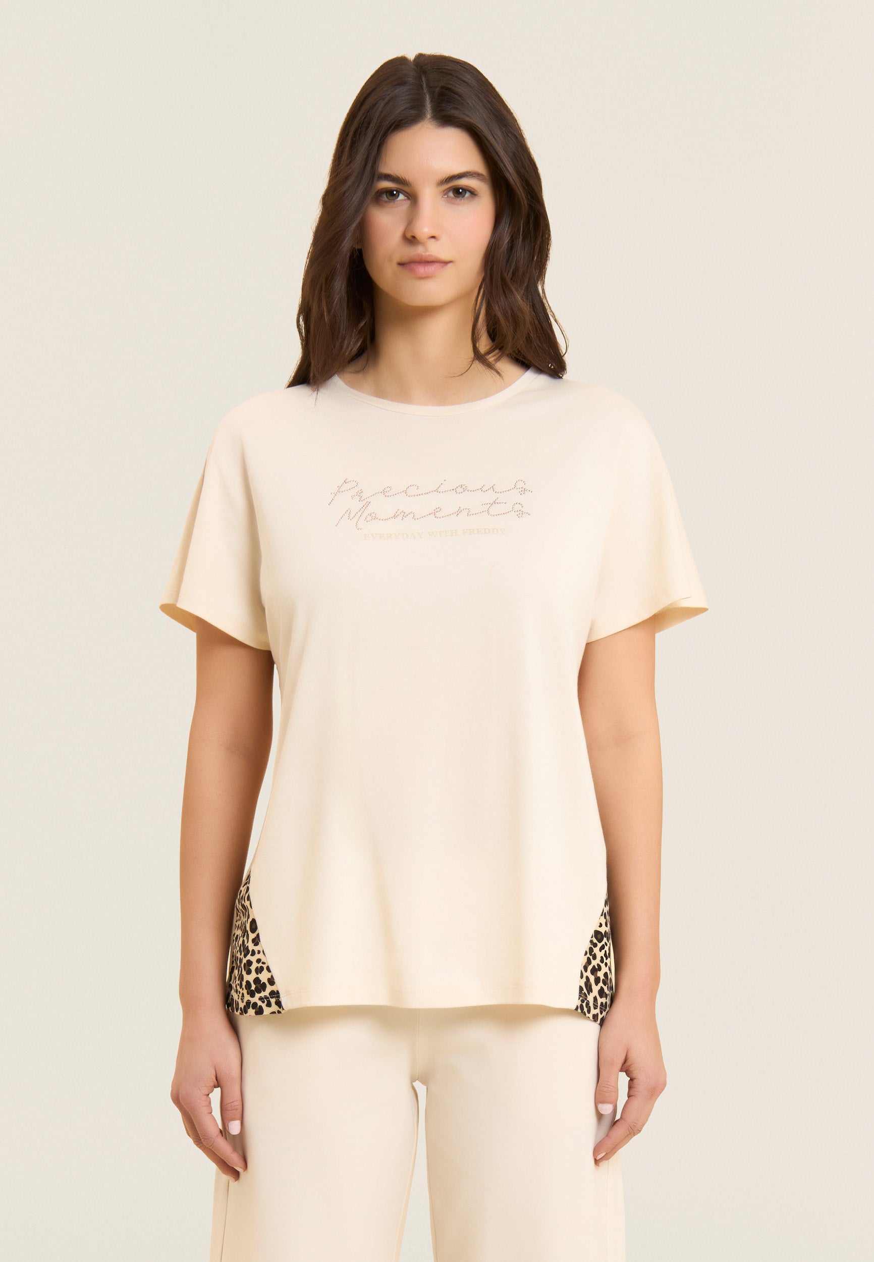 freddy-t-shirt-donna-manica-corta-inserti-animalier-borchie-oro image 1