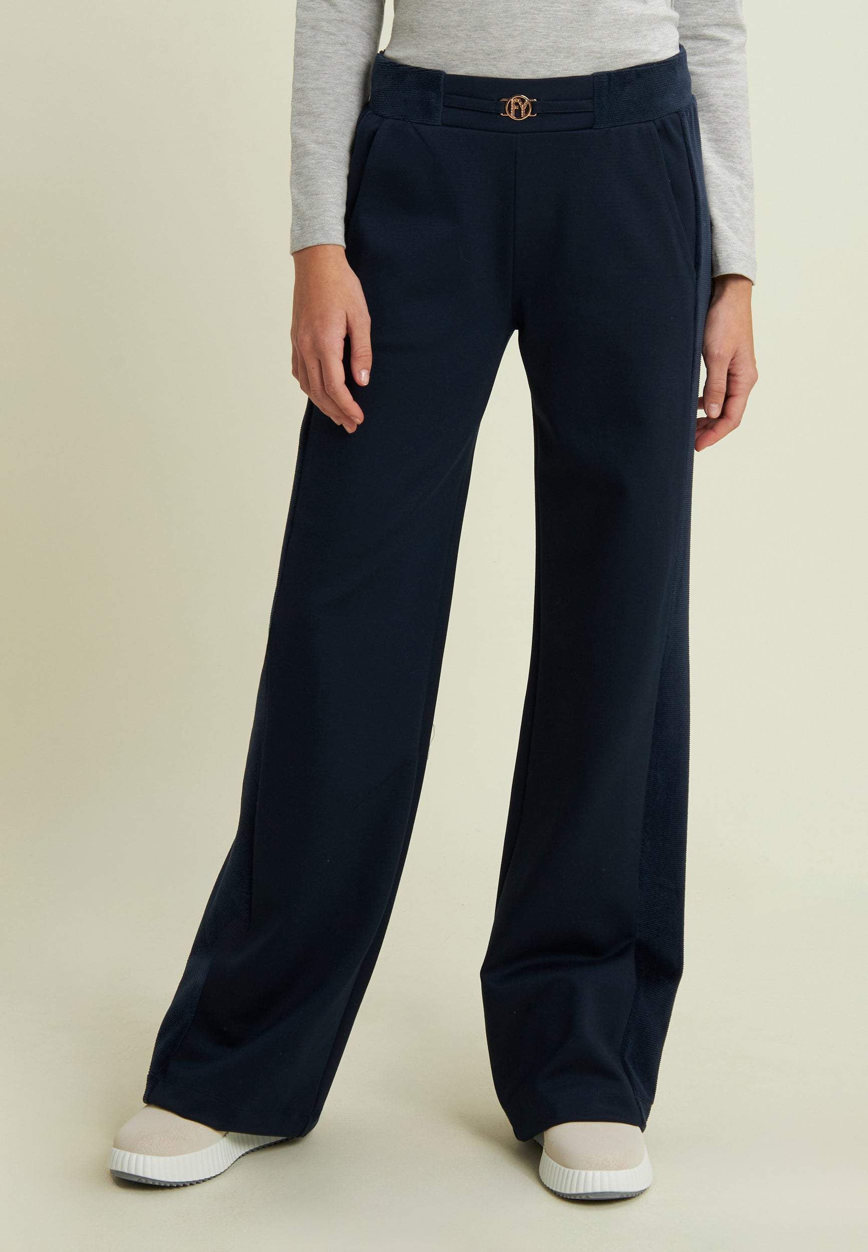 freddy-pantaloni-donna-wide-leg-in-viscosa-con-dettagli-in-ciniglia image 8
