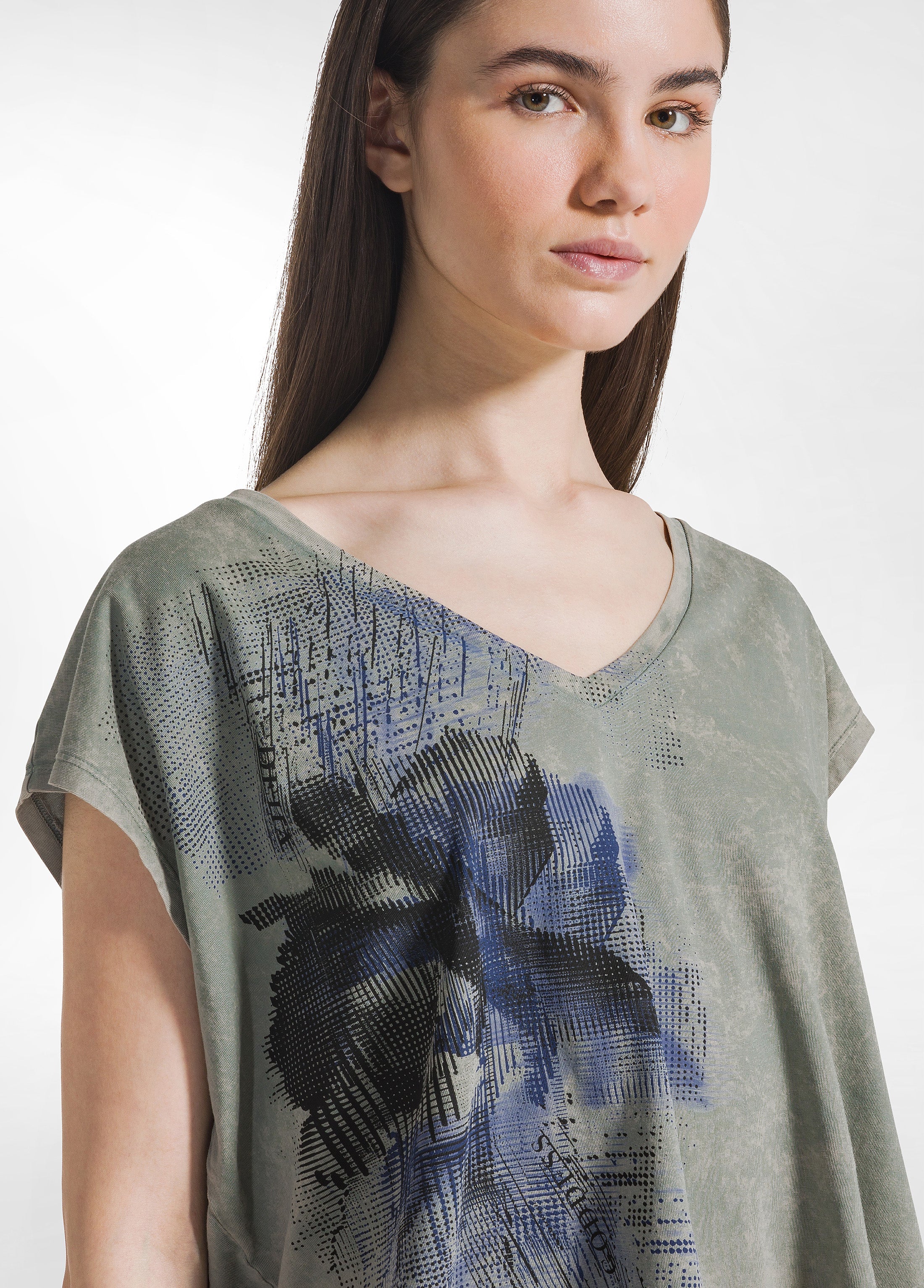 deha-t-shirt-scollo-a-v-marmorizzata-grafica-verde image 3
