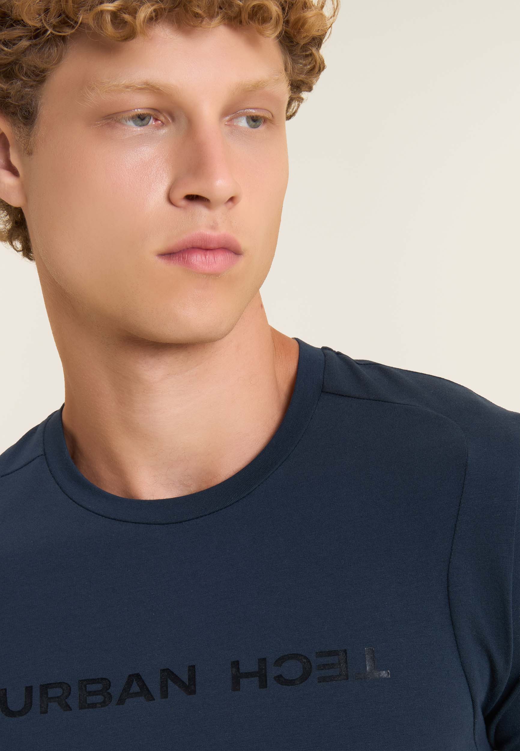 freddy-t-shirt-uomo-regular-spalle-raglan-doppia-stampa-lucida image 4