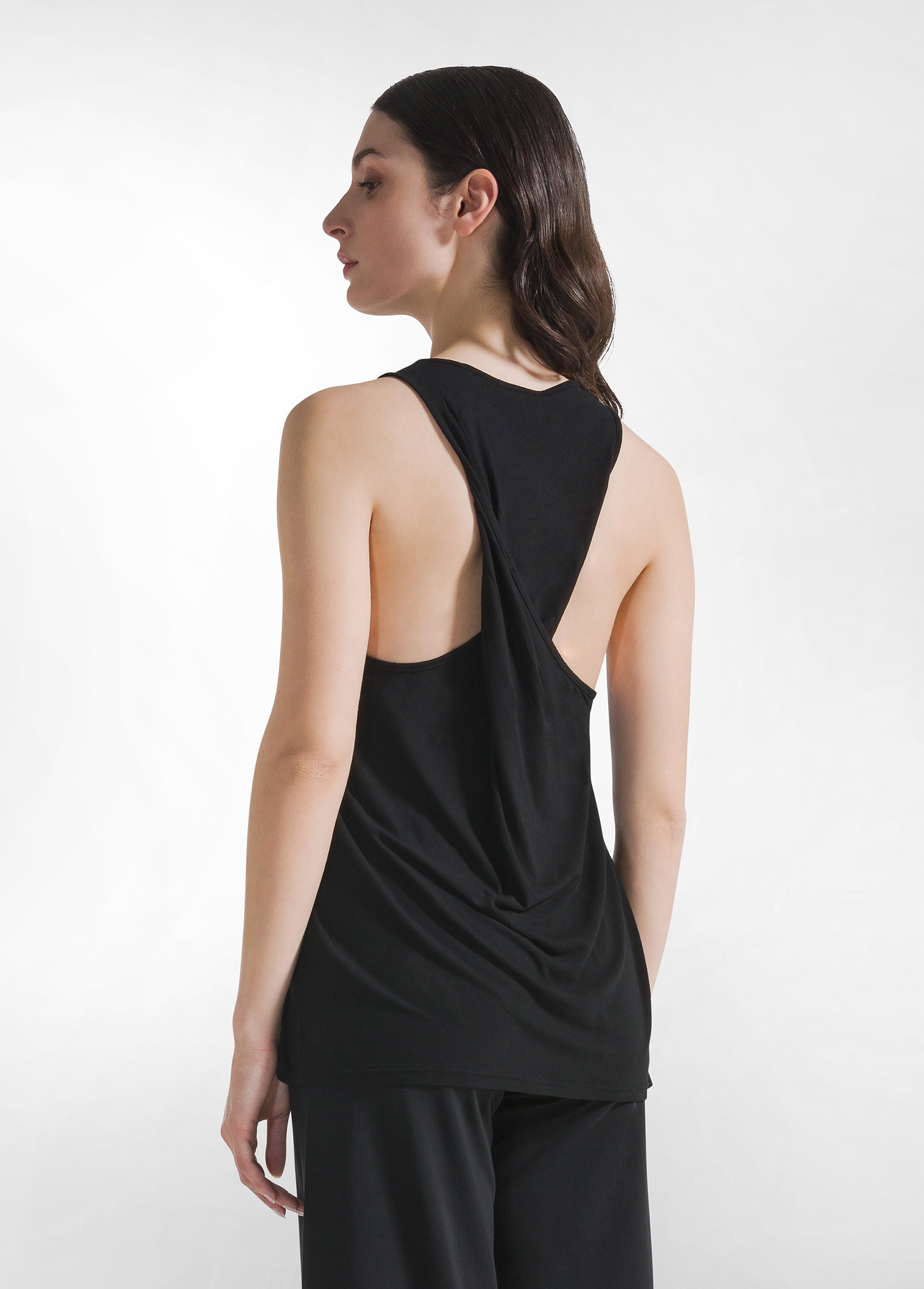 deha-canotta-a-vogatore-in-leggera-viscosa-nero-canotta-donna-yoga image 2