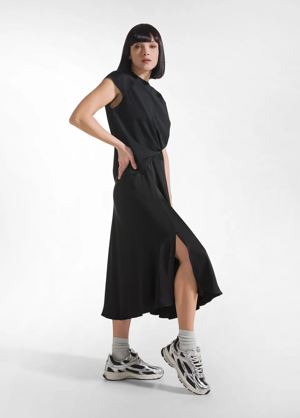 deha-gonna-in-satin-nero-fluida image 1