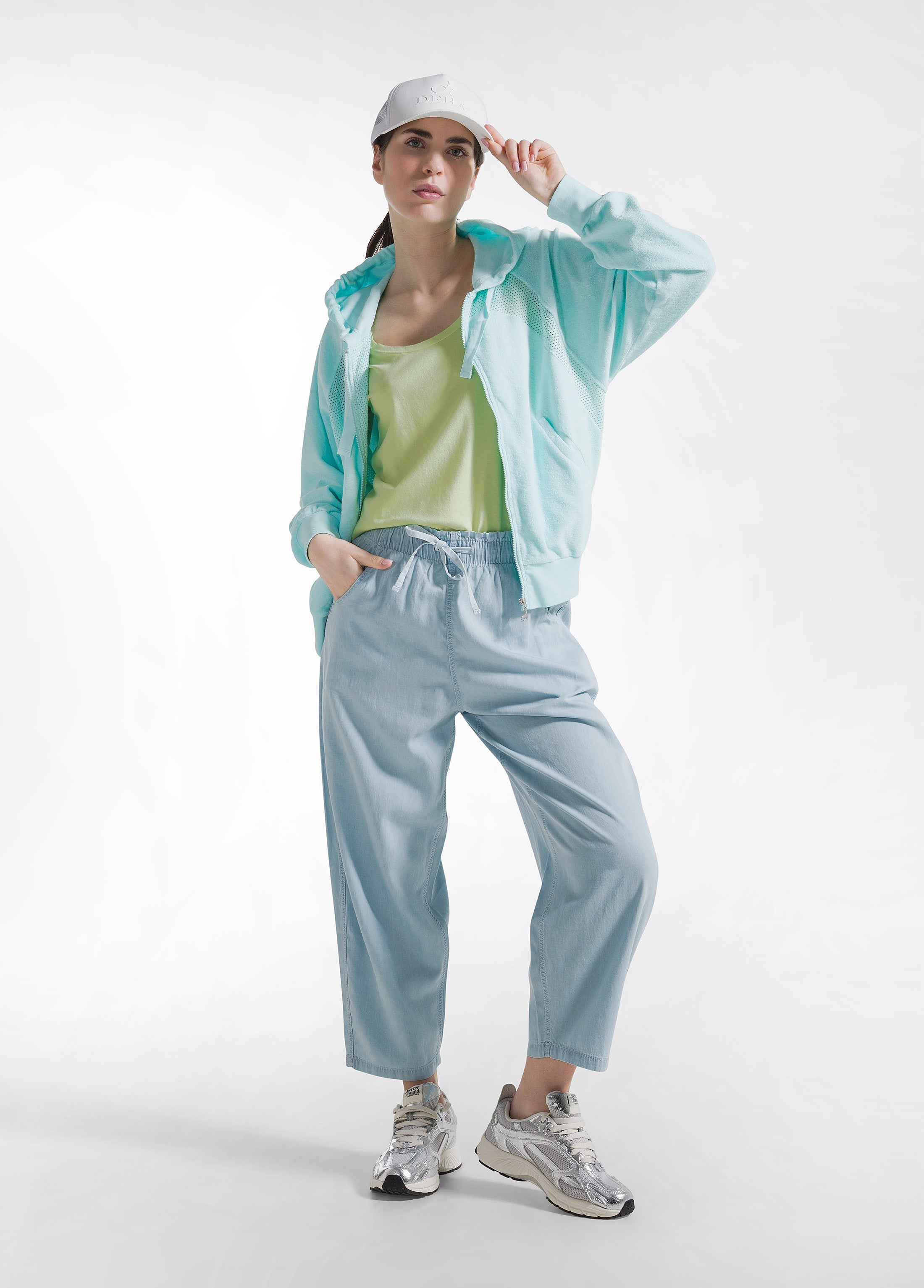deha-felpa-doppio-strato-con-rete-blu-mesh-tech-sportiva image 4