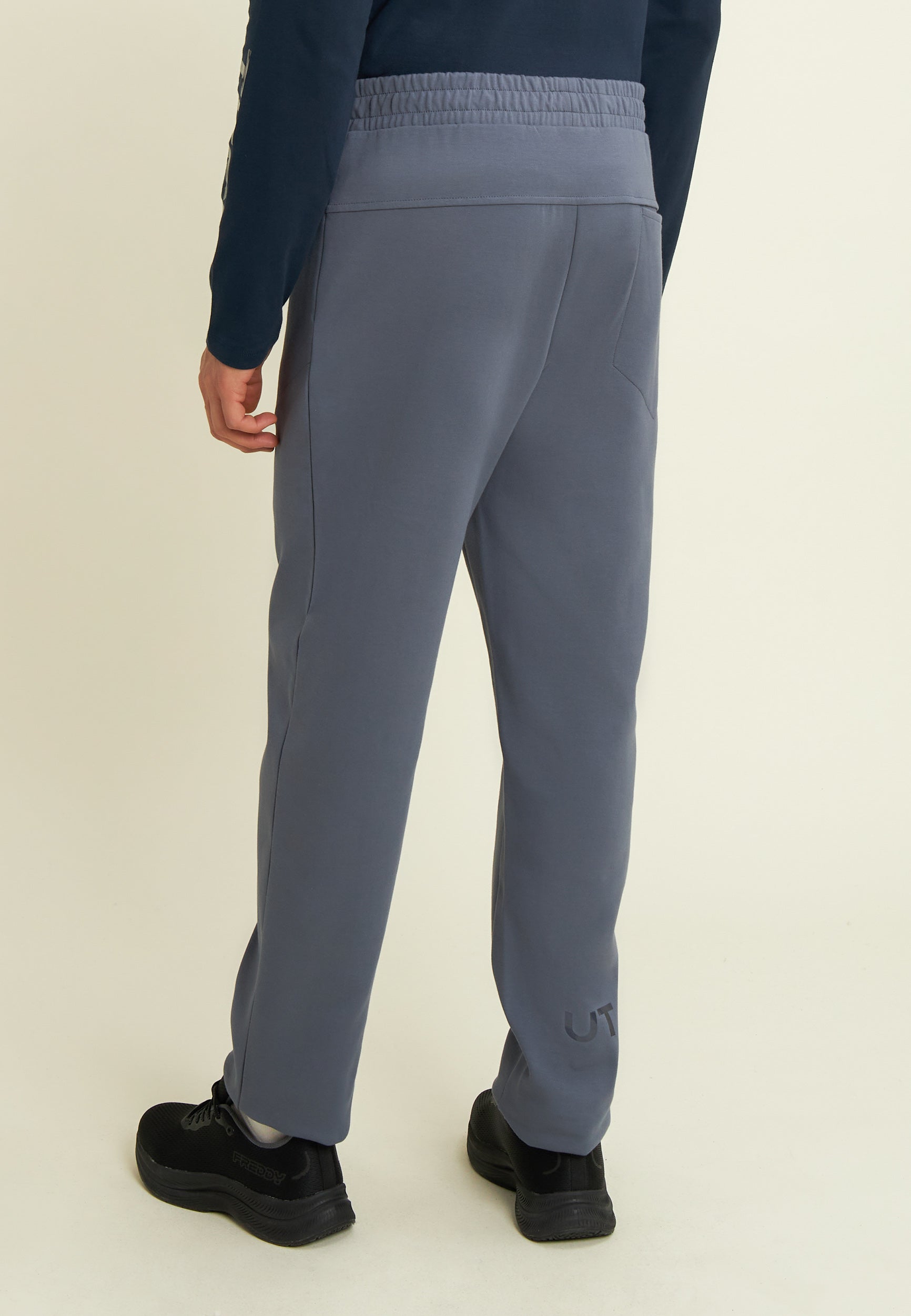 freddy-pantaloni-slim-uomo-in-interlock-con-dettagli-lucidi image 3