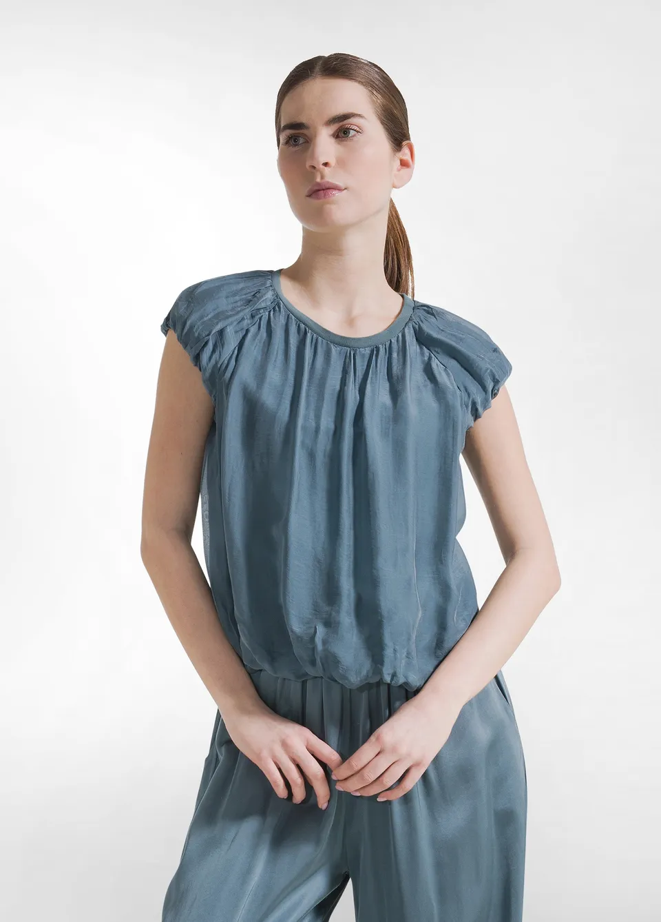 deha-top-in-cotone-leggero-con-strati-in-seta-verde image 1